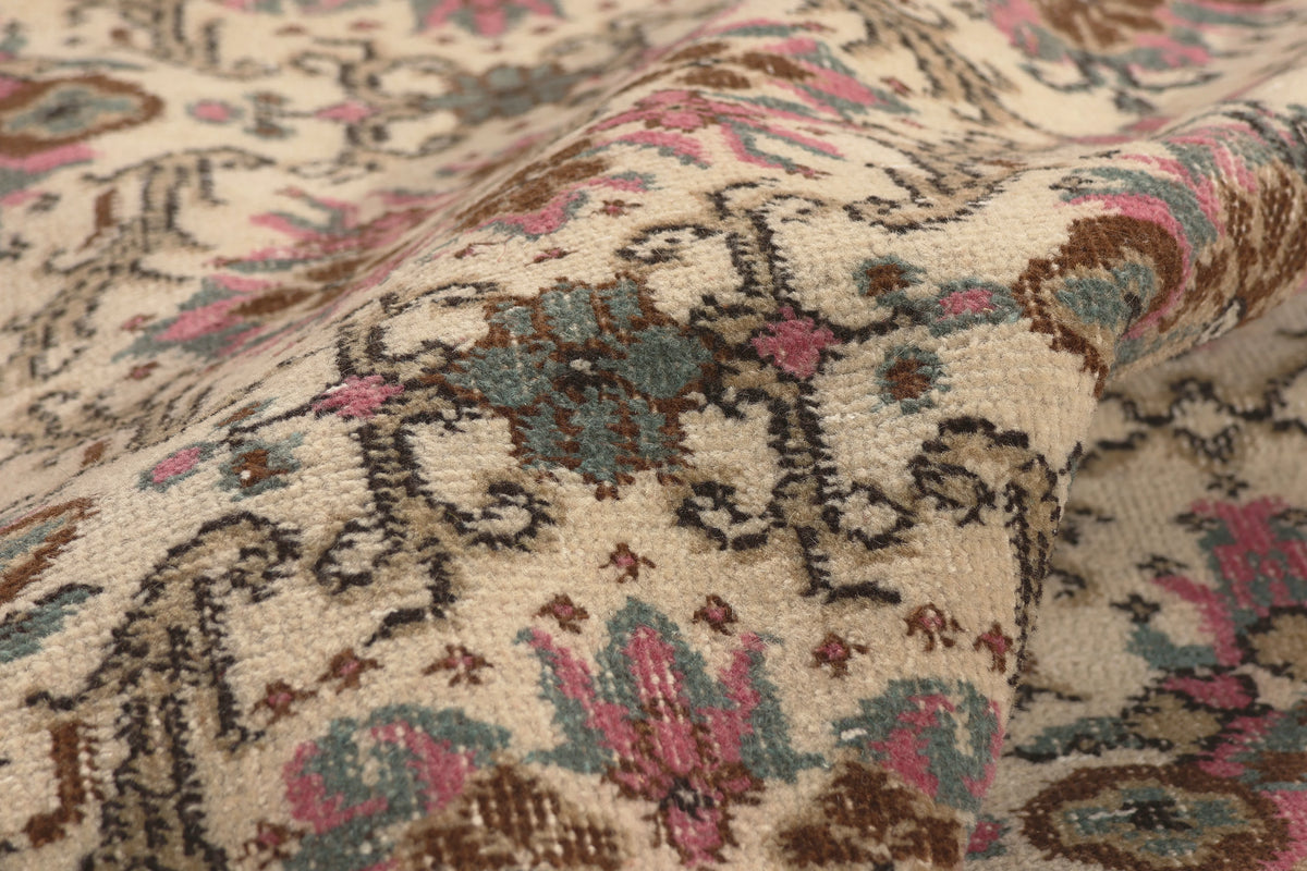6 x 10 - Ivory Vintage Turkish Sivas Rug - 52573
