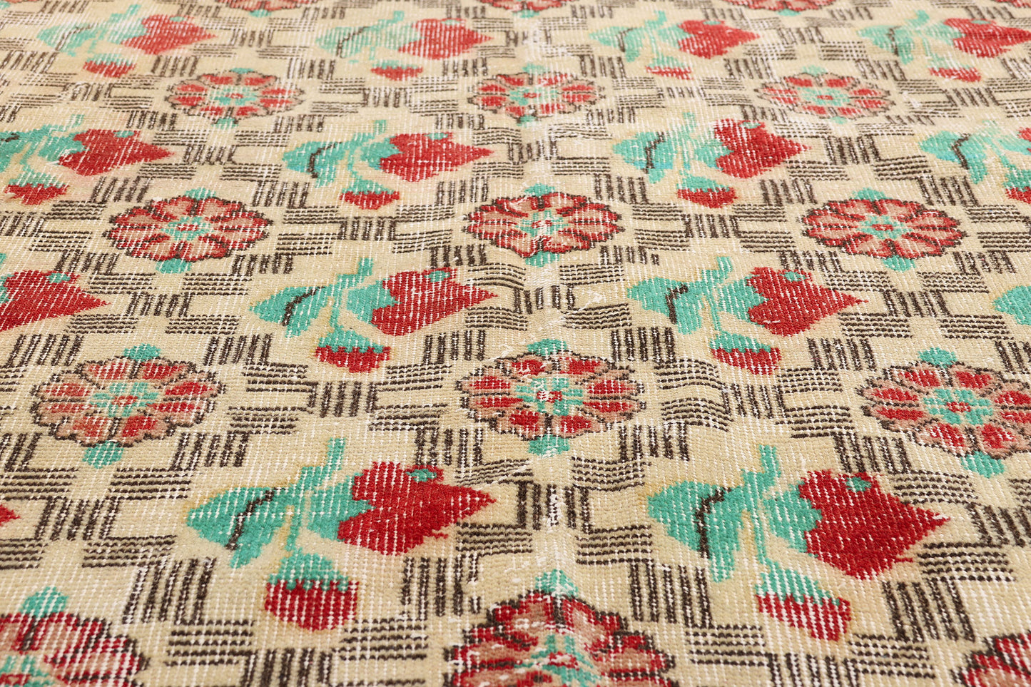 7 x 10 - Ivory Vintage Turkish Sivas Rug - 54059