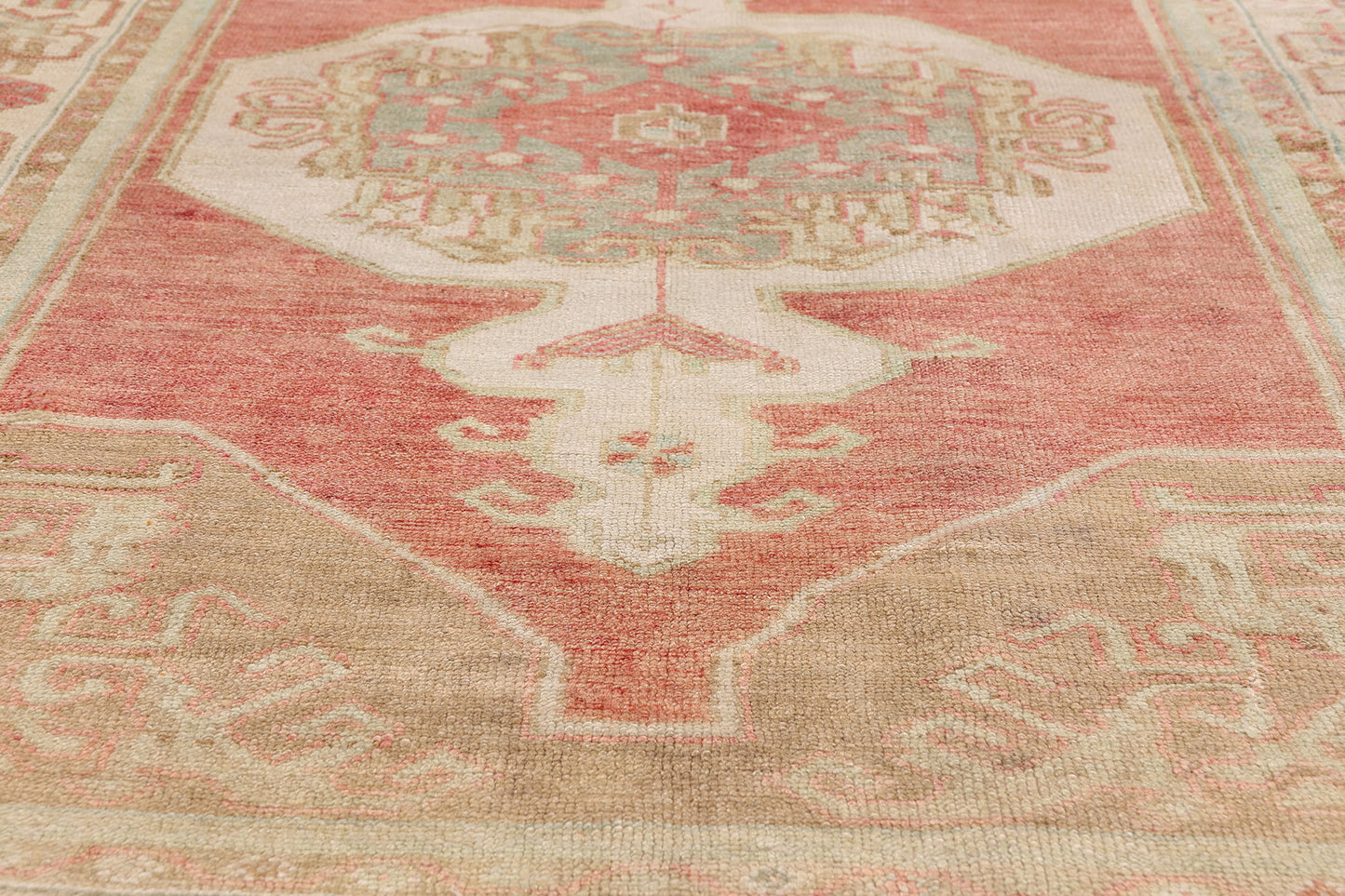 4 x 7 - Red Vintage Turkish Oushak Rug - 54155