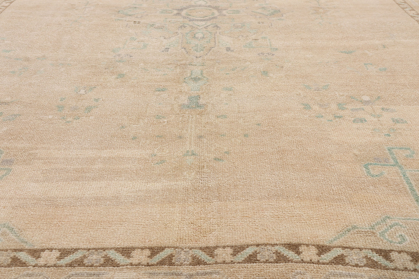 6 x 9 - Tan Vintage Turkish Oushak Rug - 54161