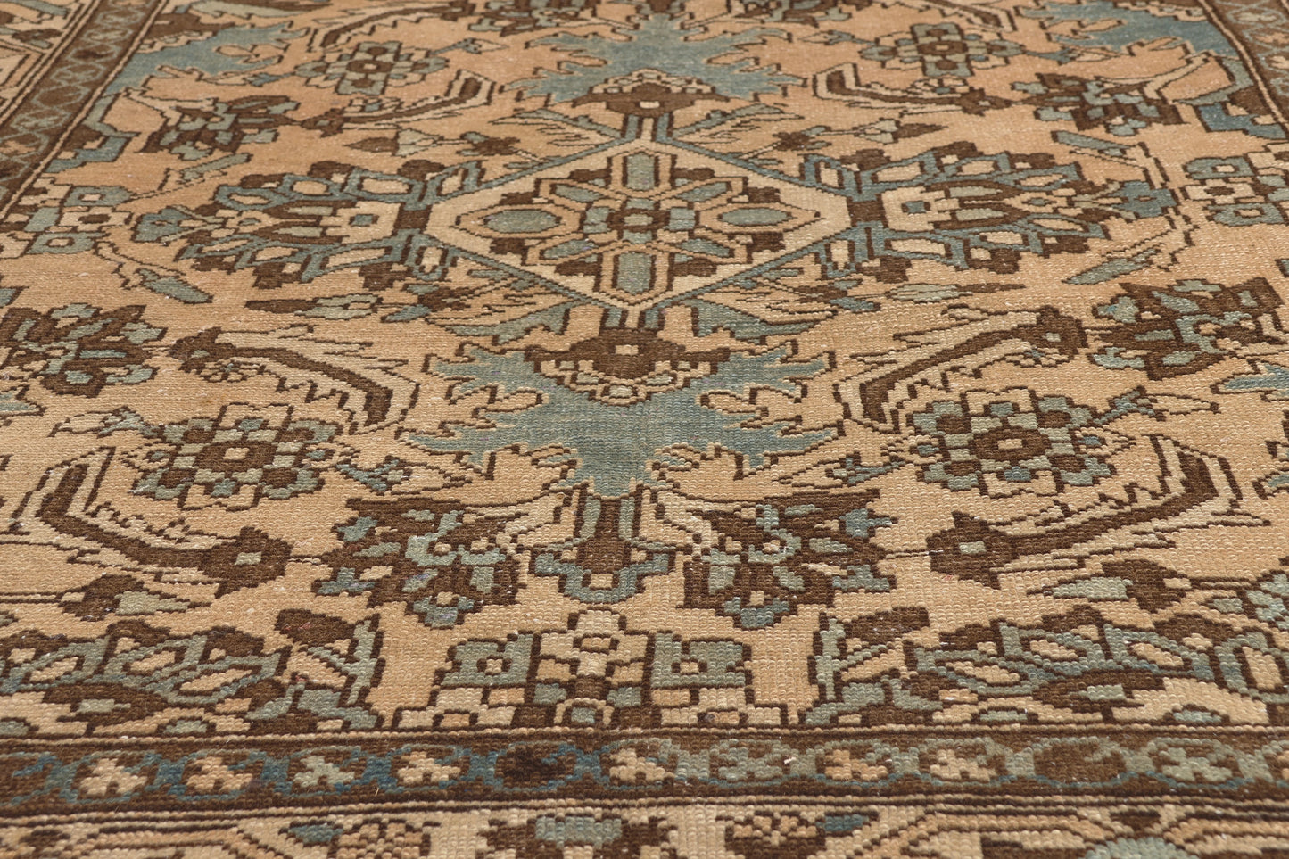 5 x 10 - Tan Vintage Persian Bakhtiari Rug - 61029