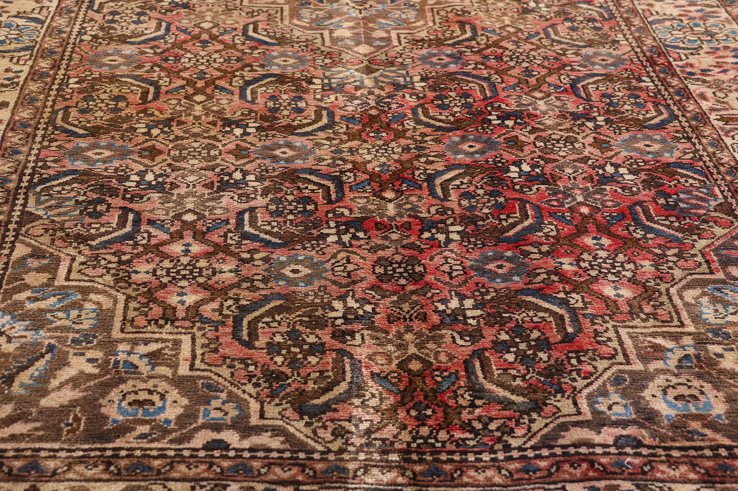 4 x 10 - Red Antique Bakhtiari Rug - 61419