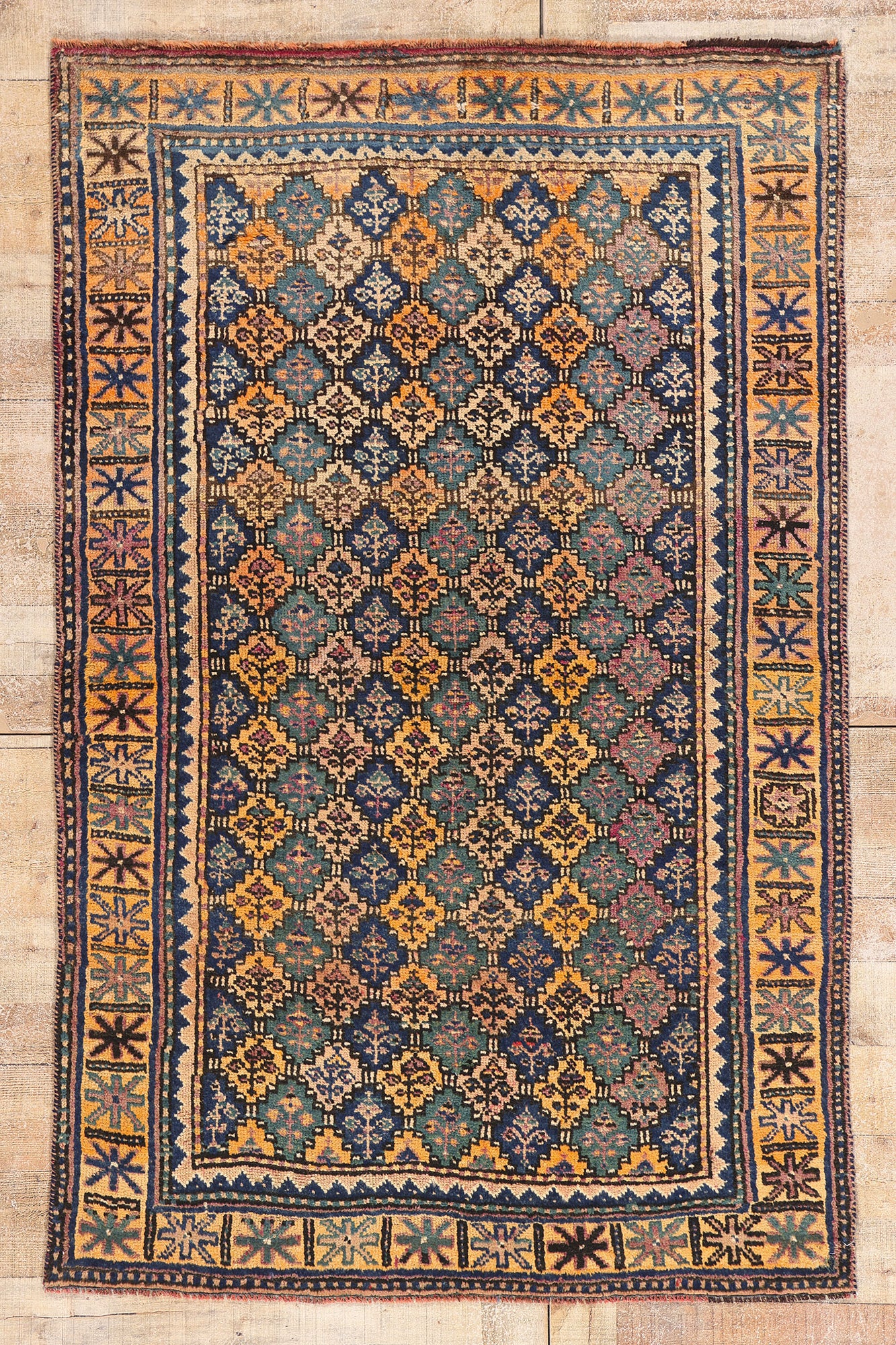 4 x 6 - Multicolor Antique Shiraz Rug - 61450