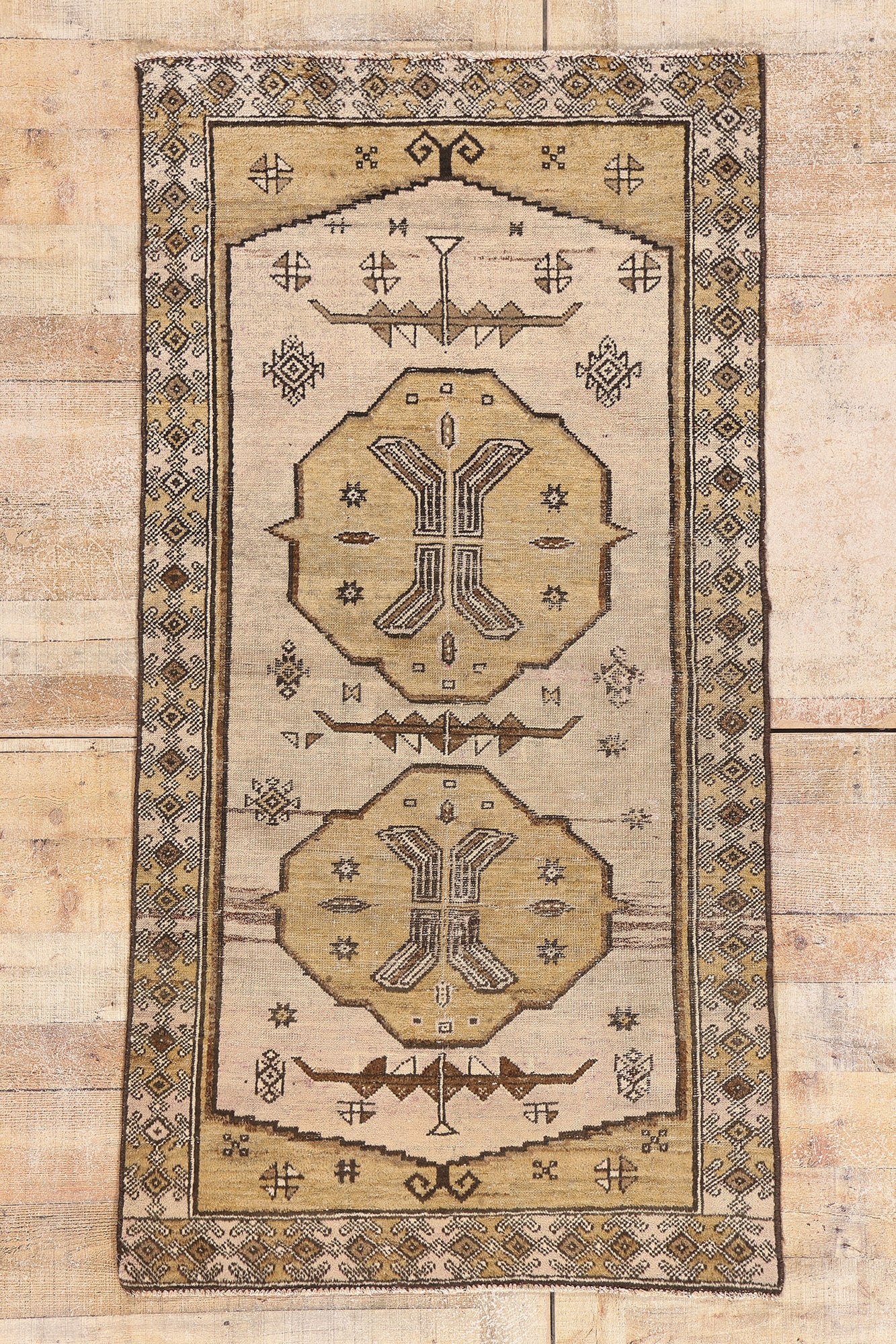 3 x 6 - Beige Vintage Persian Shiraz Rug - 61452