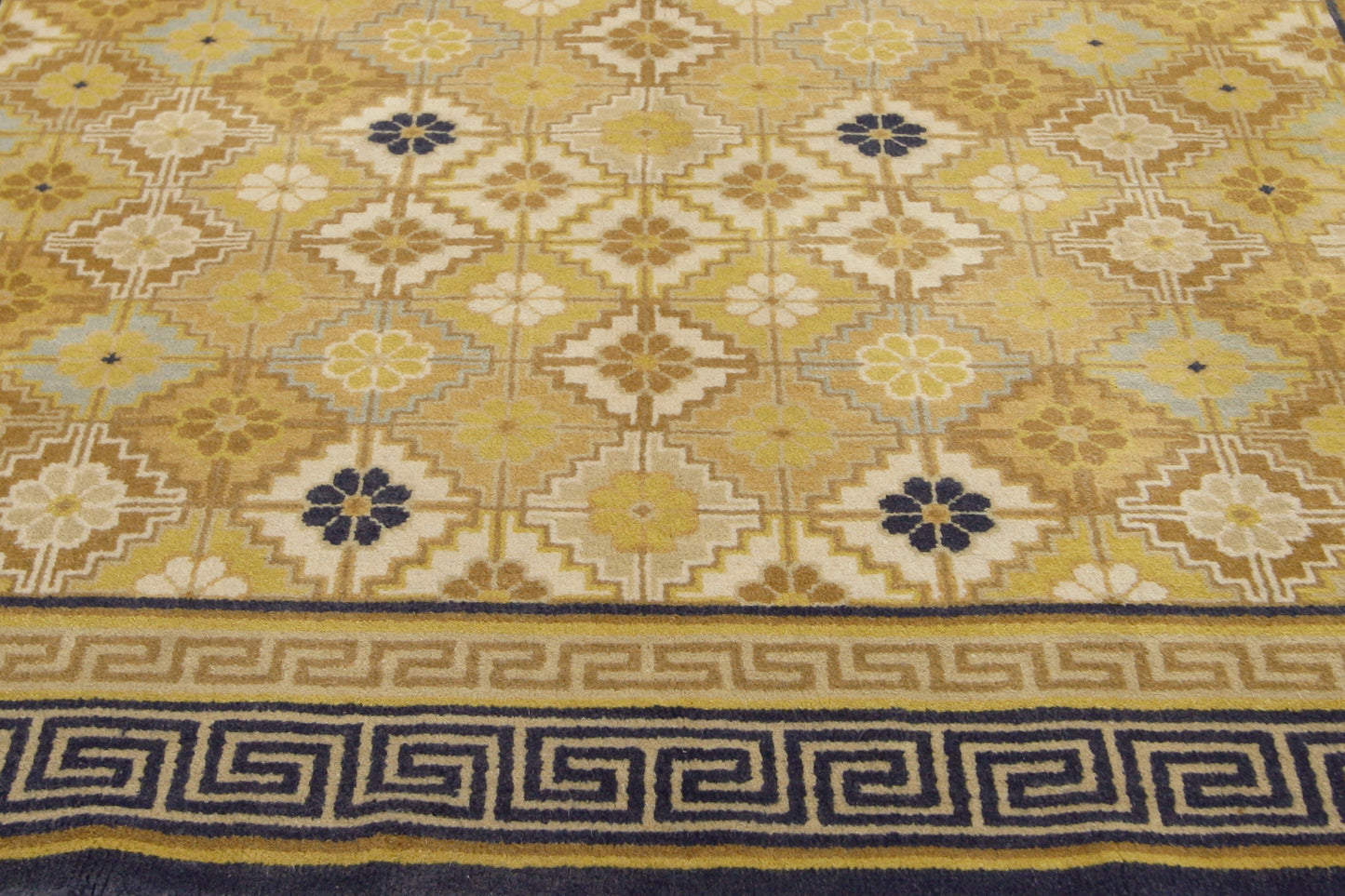 5 x 7 - Vintage Chinese Rug - 77137