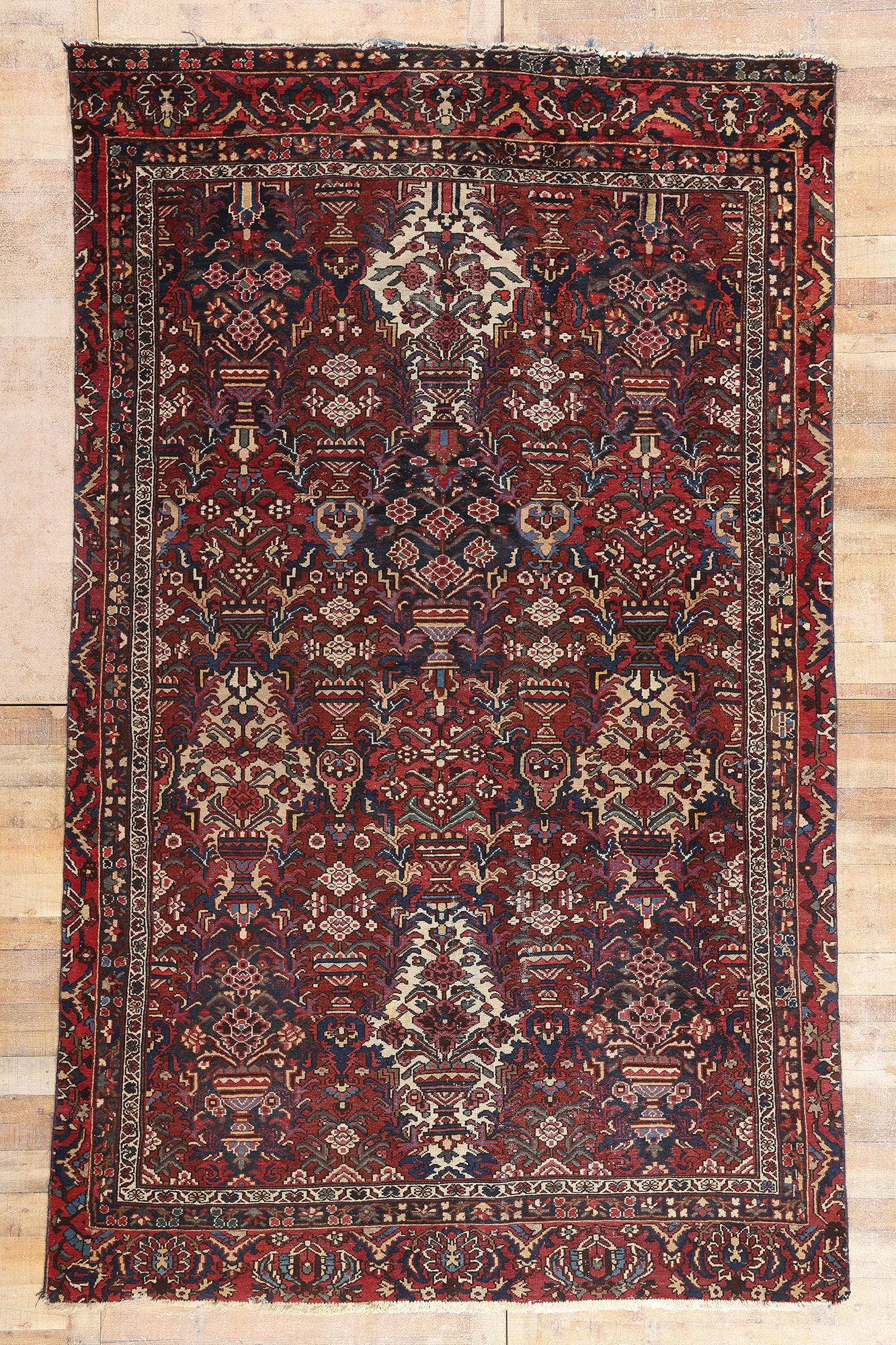 8 x 12 - Red Antique Bakhtiari Rug - 79424