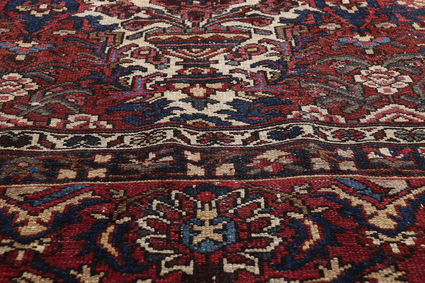 8 x 12 - Red Antique Bakhtiari Rug - 79424