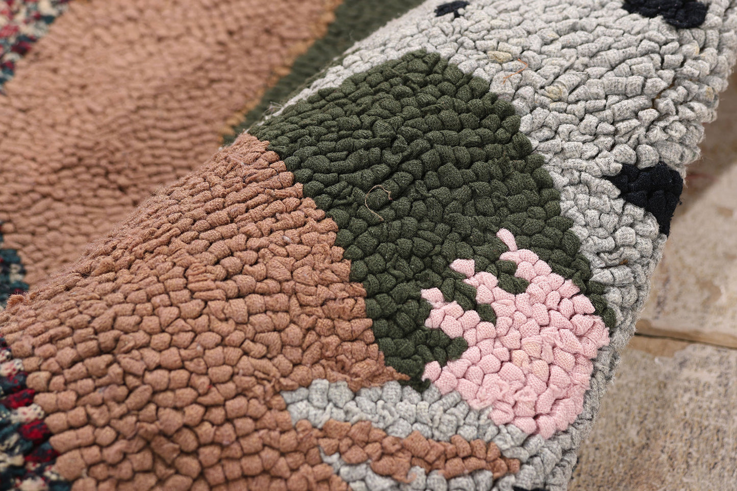 2 x 3 - Taupe Antique Hook Rug - 79503