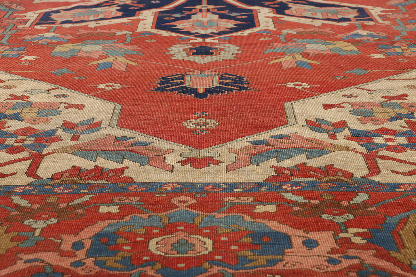9 x 13 - Red Antique Persian Serapi Rug - 79550