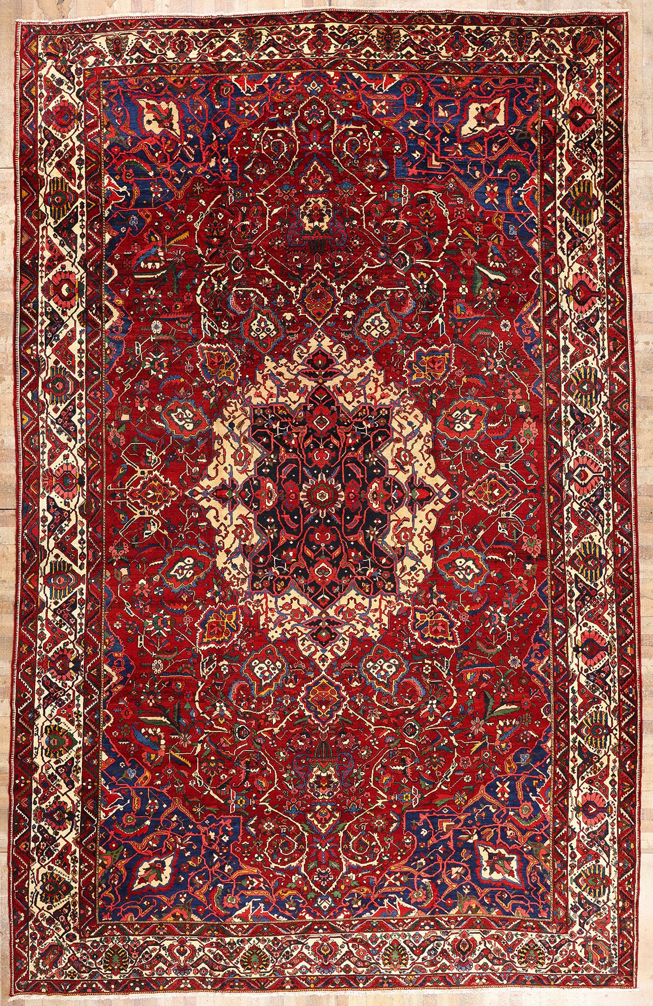 14 x 23 - Red Antique Persian Bakhtiari Rug - 79706