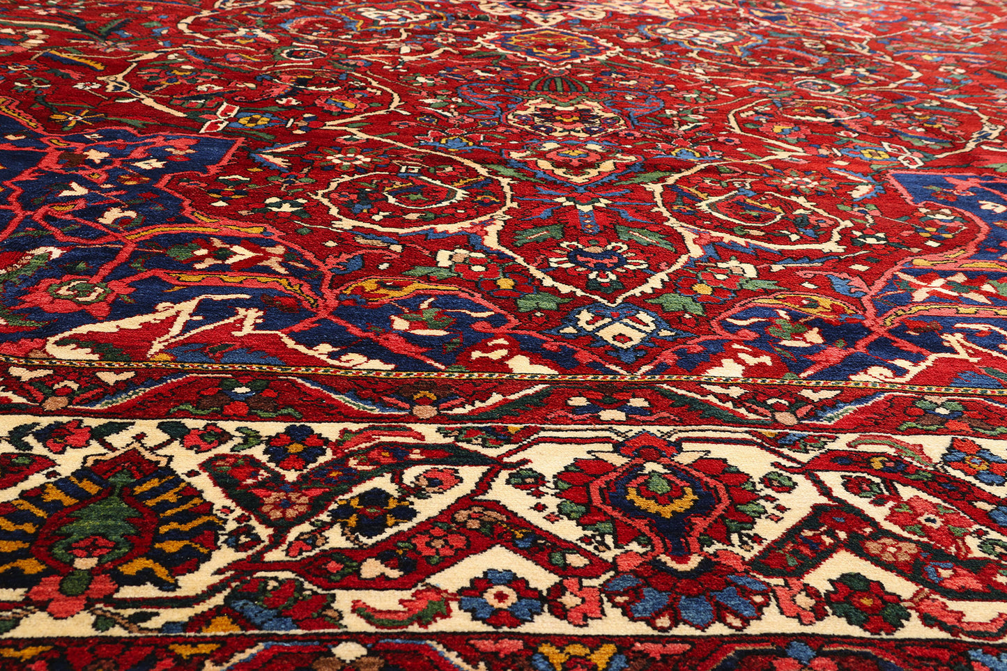 14 x 23 - Red Antique Persian Bakhtiari Rug - 79706