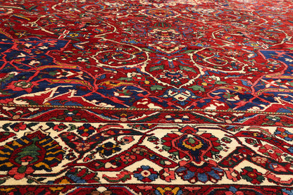 14 x 23 - Red Antique Persian Bakhtiari Rug - 79706