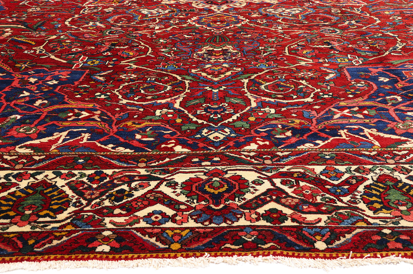14 x 23 - Red Antique Persian Bakhtiari Rug - 79706
