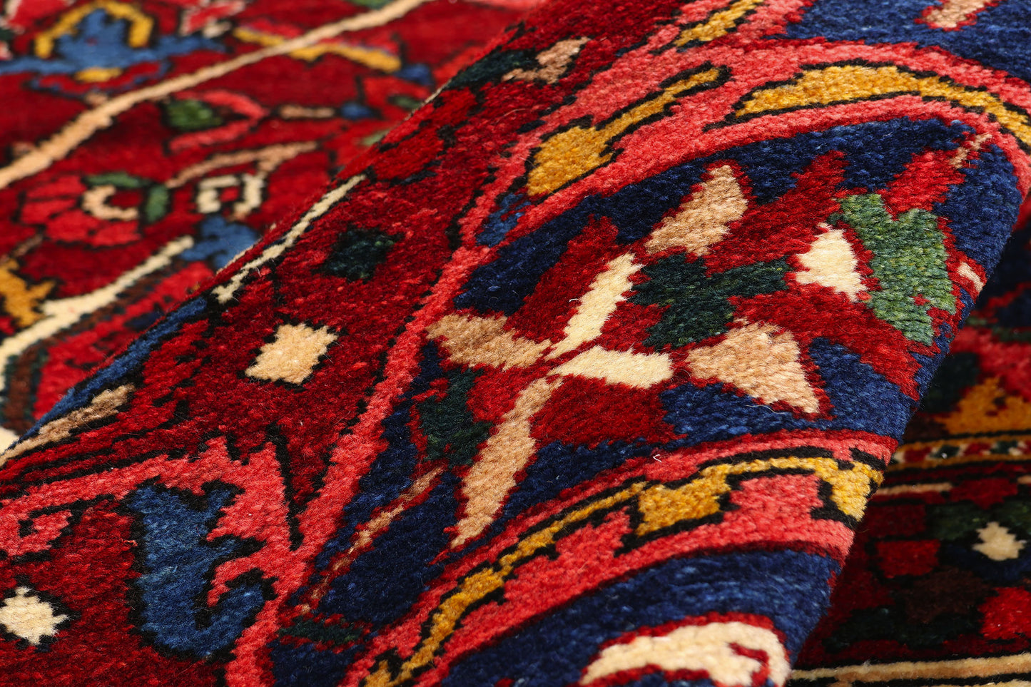 14 x 23 - Red Antique Persian Bakhtiari Rug - 79706