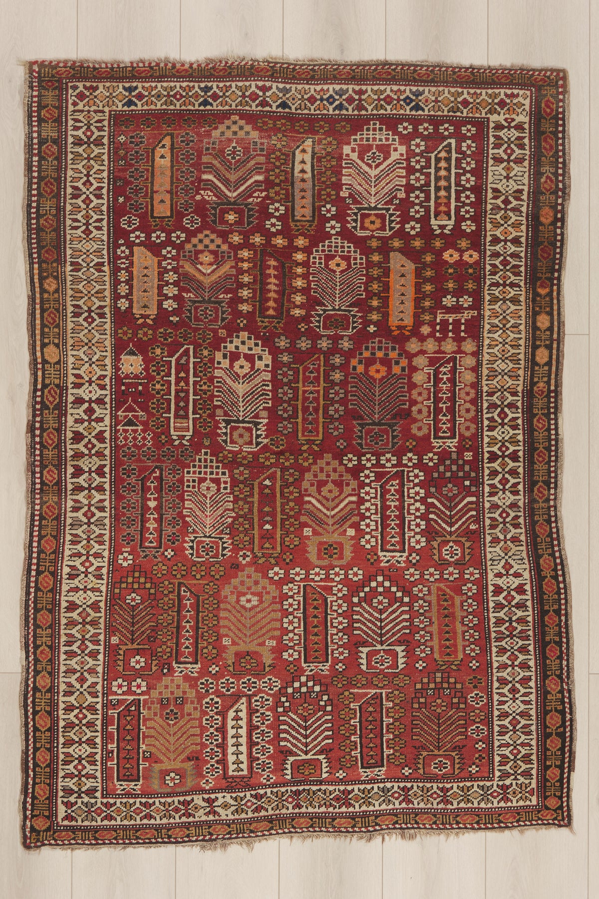 4 x 6 - Red Antique Caucasian Shirvan Rug - 79903