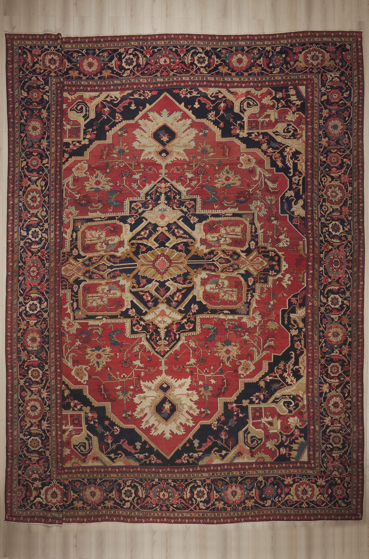 18 x 21 - Red Antique Persian Serapi Rug - 79914