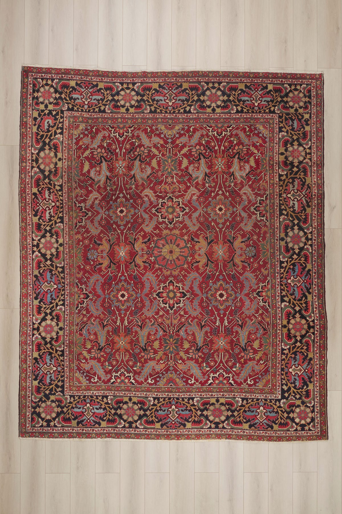 9 x 11 - Red Antique Persian Serapi Rug - 79917