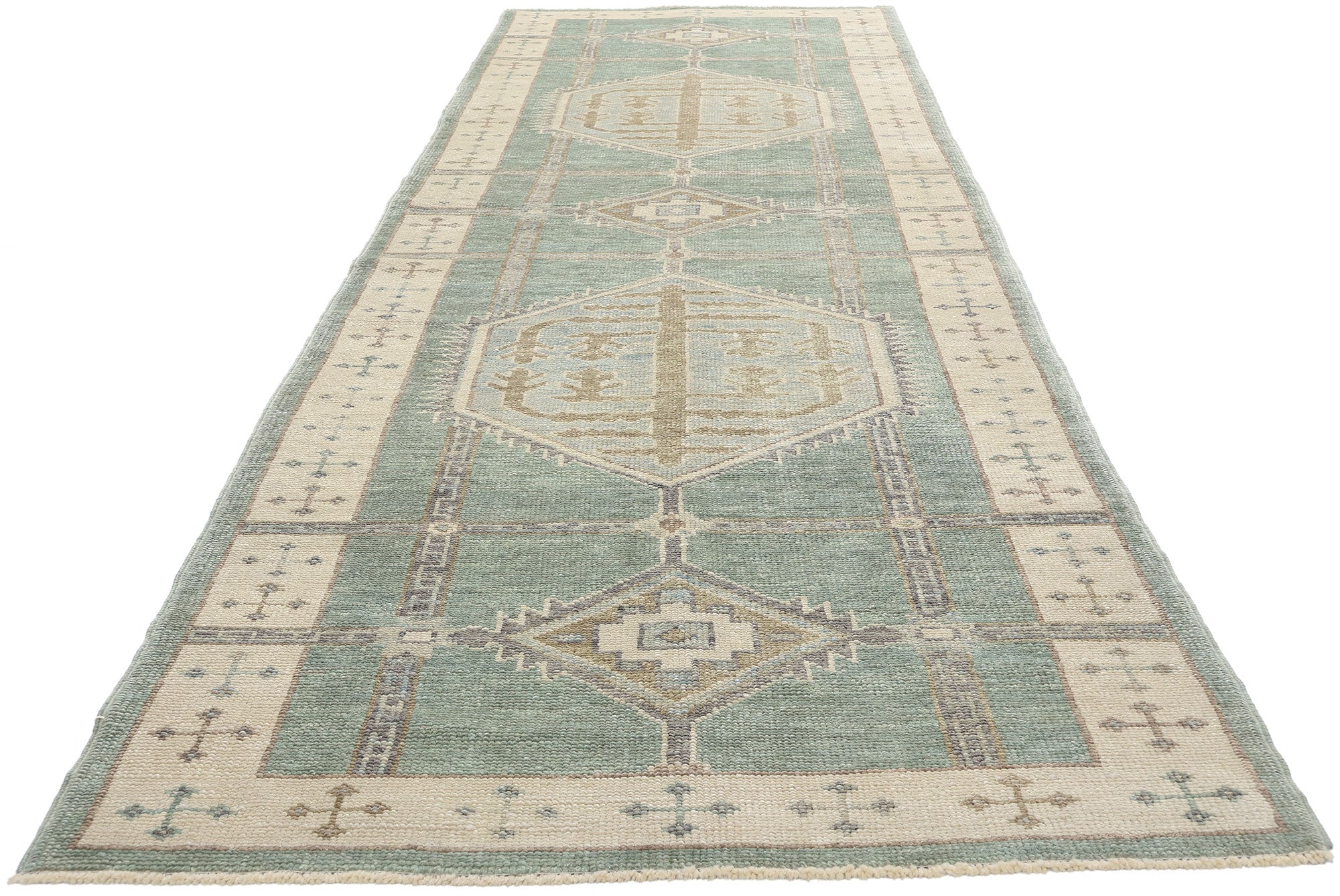 142×244 \"Green tea\" ViNTAGE TURKiSH RUG Vintage Turkish Rug in Light Green with Beige Floral Medallion