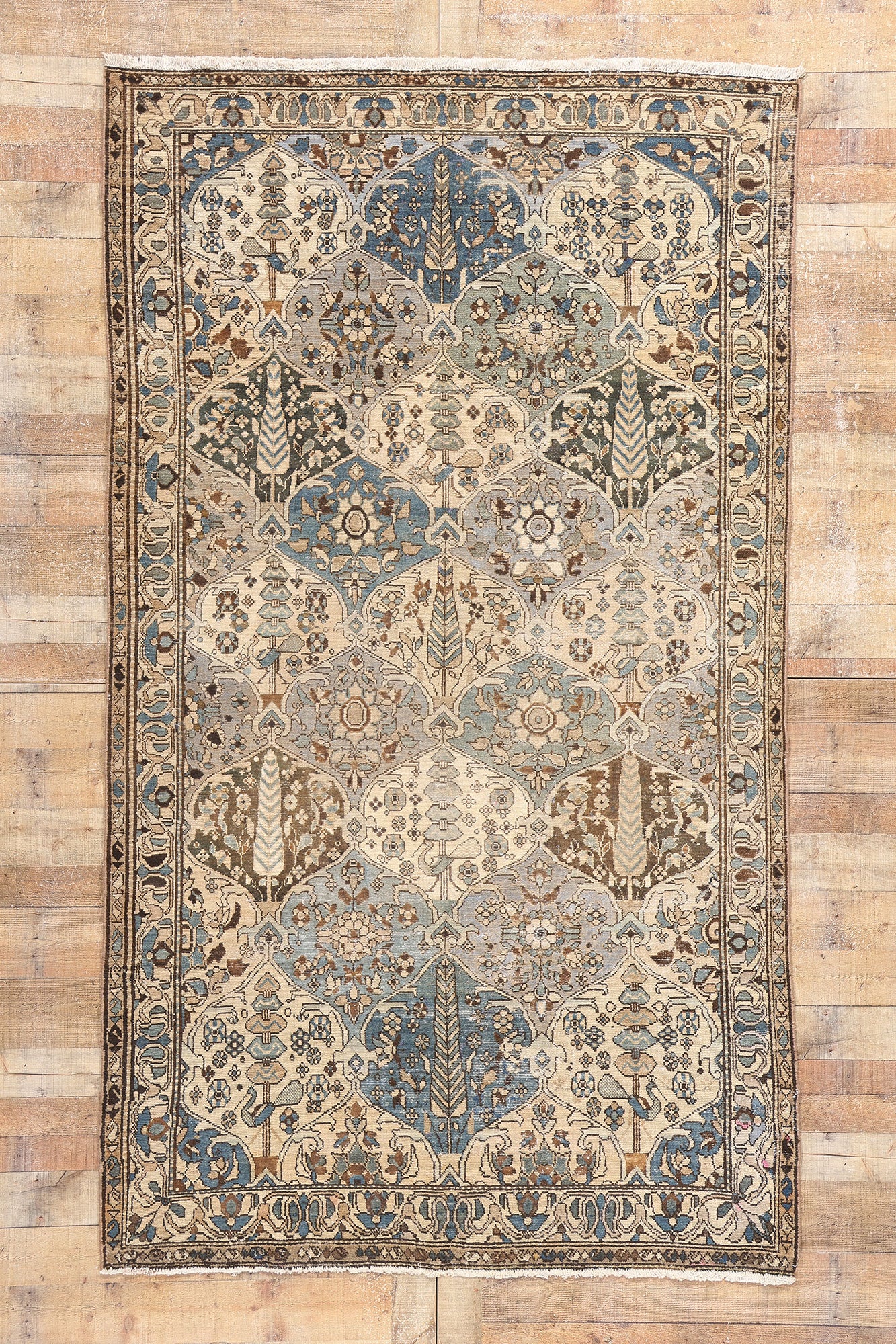 5 x 9 Antique Persian Bakhtiari Rug 61382