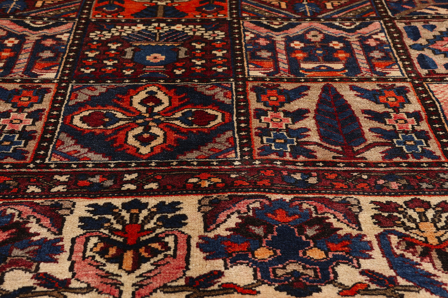 11 x 13 Vintage Persian Bakhtiari Rug 61416