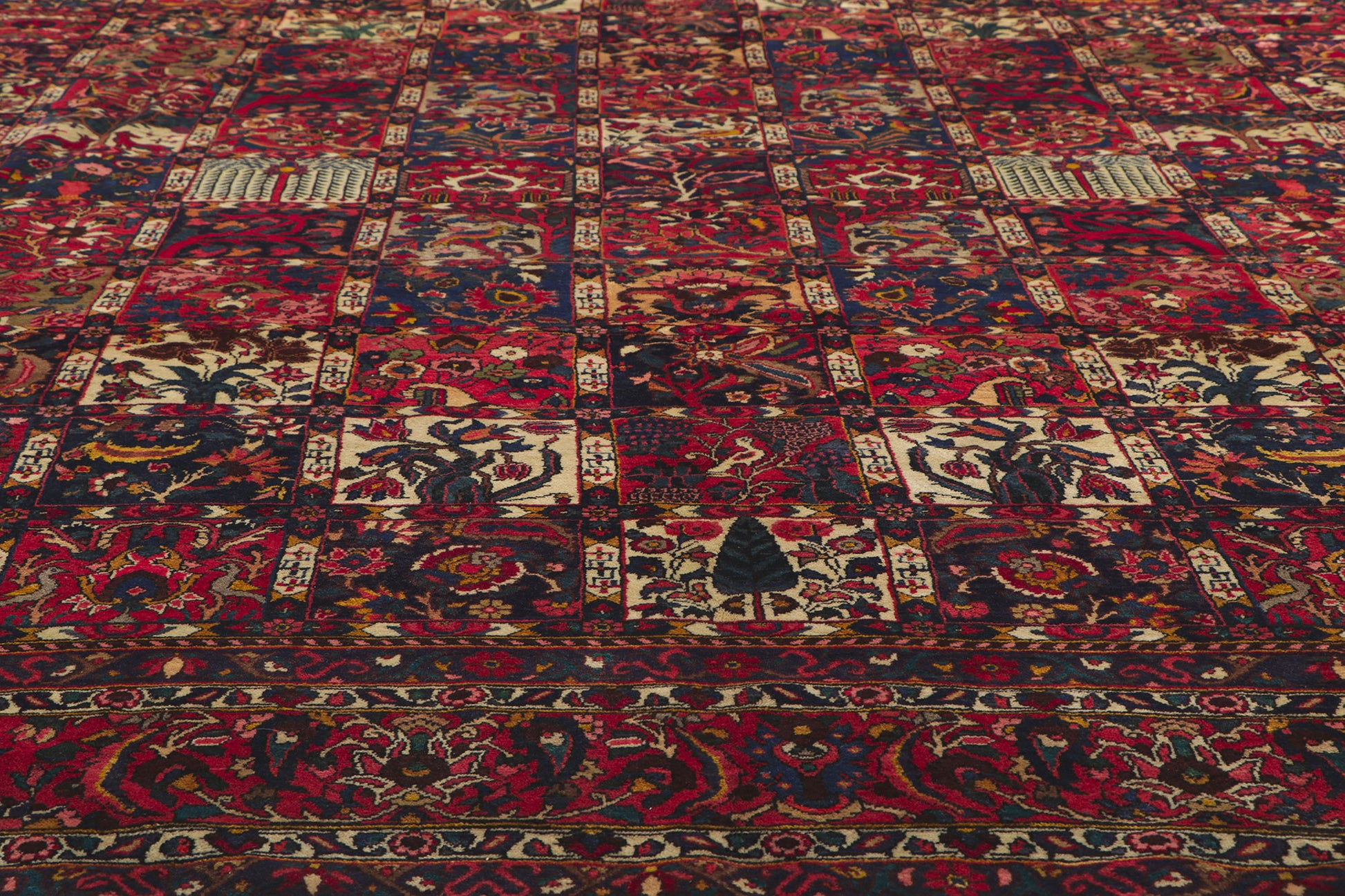 10 x 13 Vintage Persian Bakhtiari Rug 61096