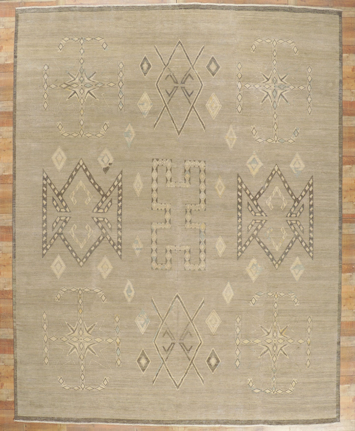 12 x 15 Vintage-Inspired Distressed Rug 30831