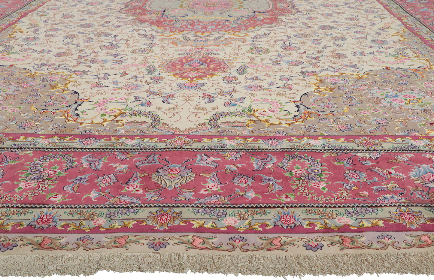 13 x 20 Vintage Persian Tabriz Rug 78326