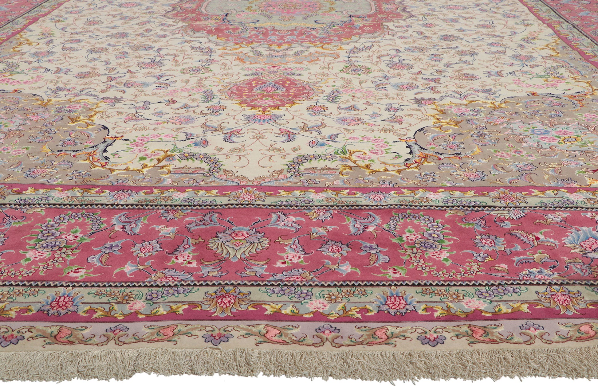 13 x 20 Vintage Persian Tabriz Rug 78326