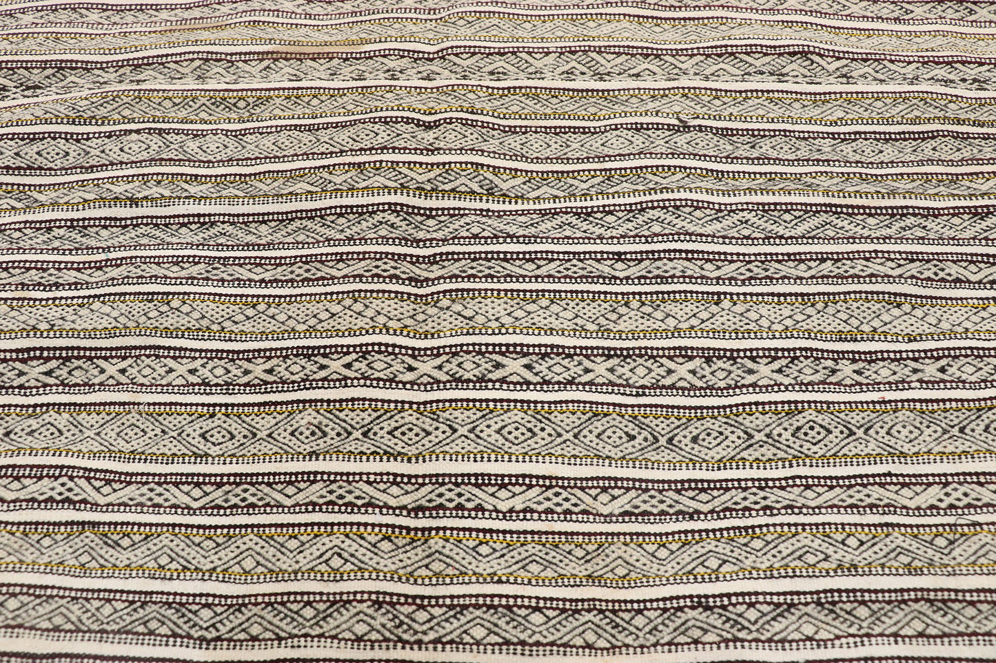 6 x 10 Vintage Moroccan Rug 21008