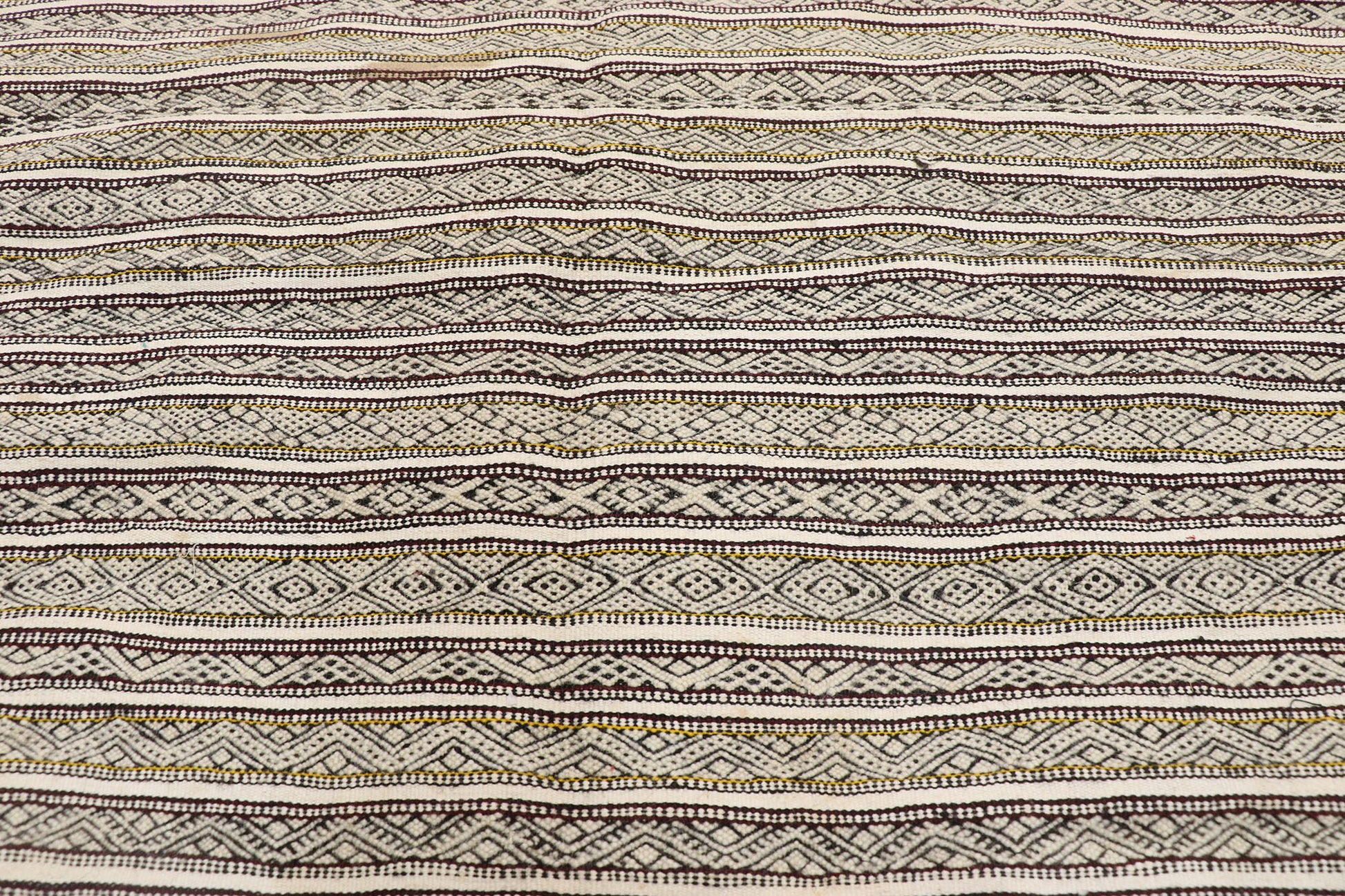 6 x 10 Vintage Moroccan Rug 21008