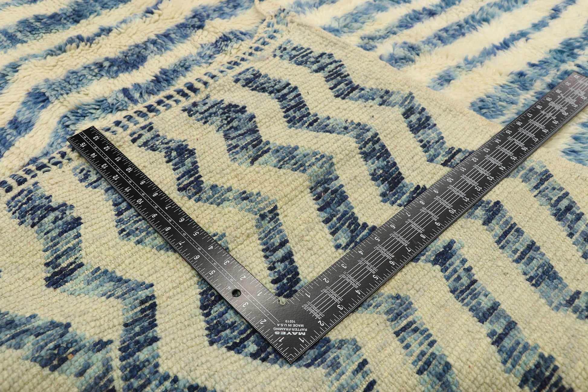 7 x 10 Contemporary Moroccan Rug 21044
