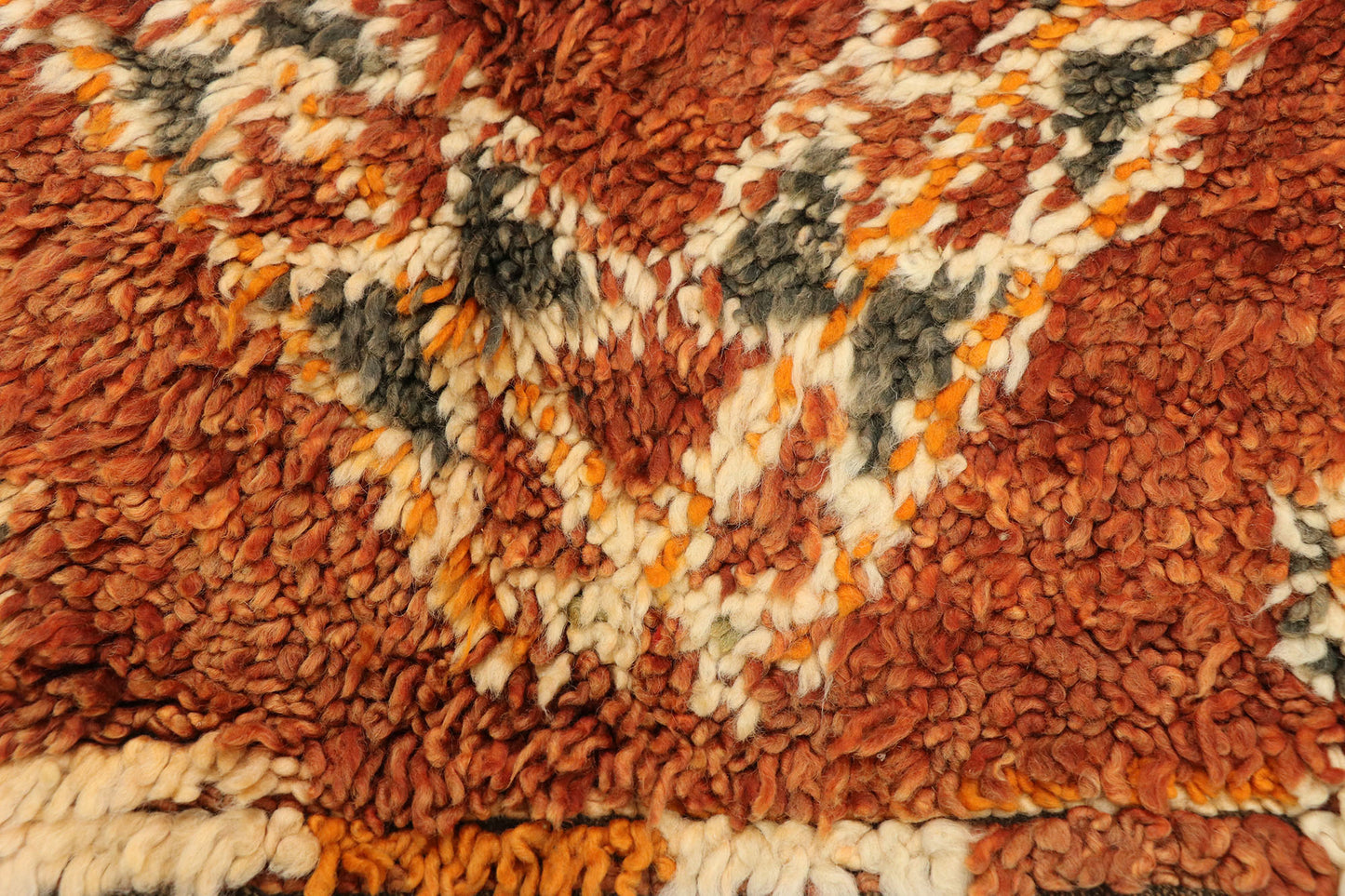 6 x 9 Vintage Beni M'Guild Moroccan Rug 21062