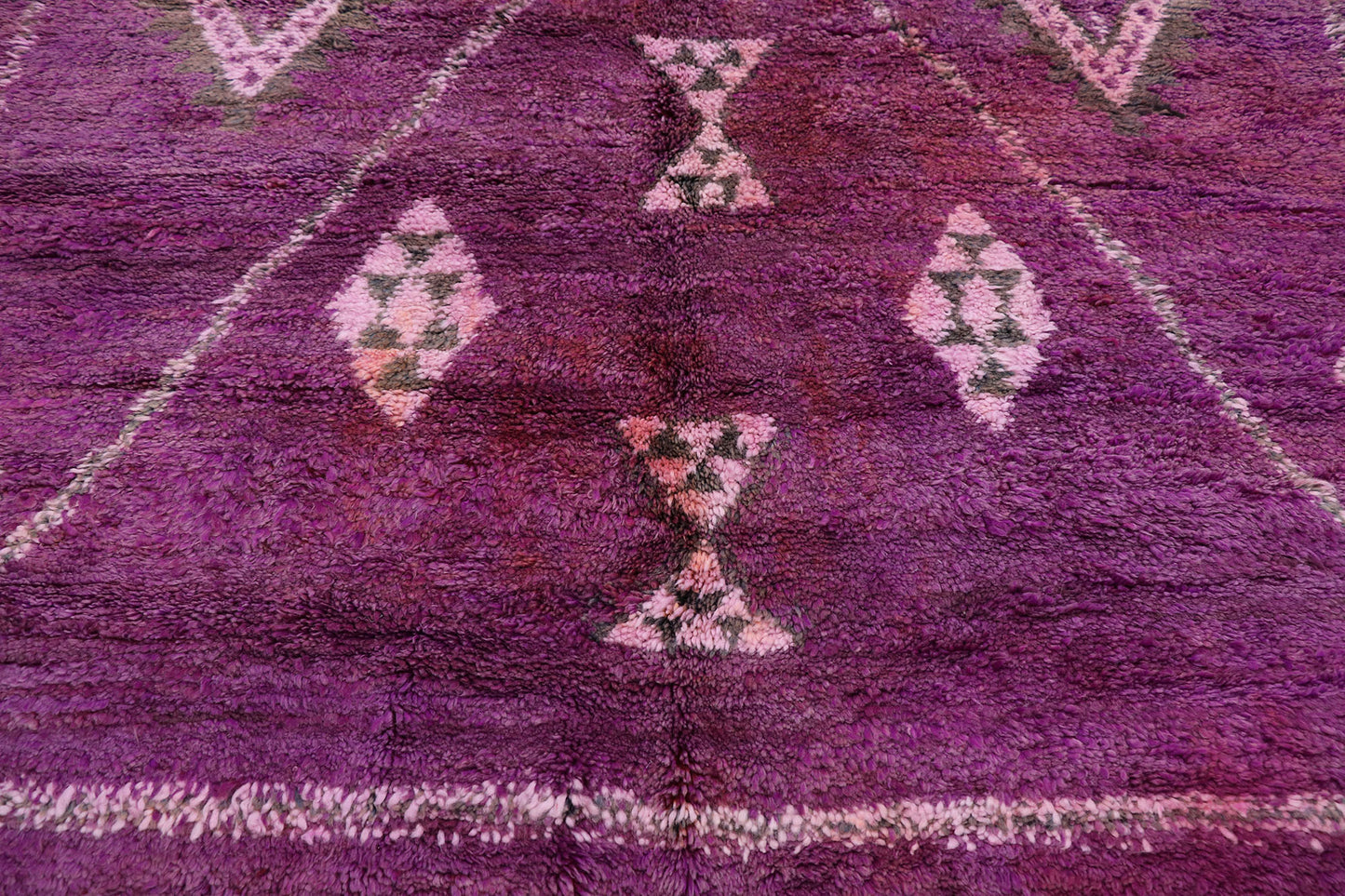 6 x 10 Vintage Purple Beni Mrirt Moroccan Rug 21223