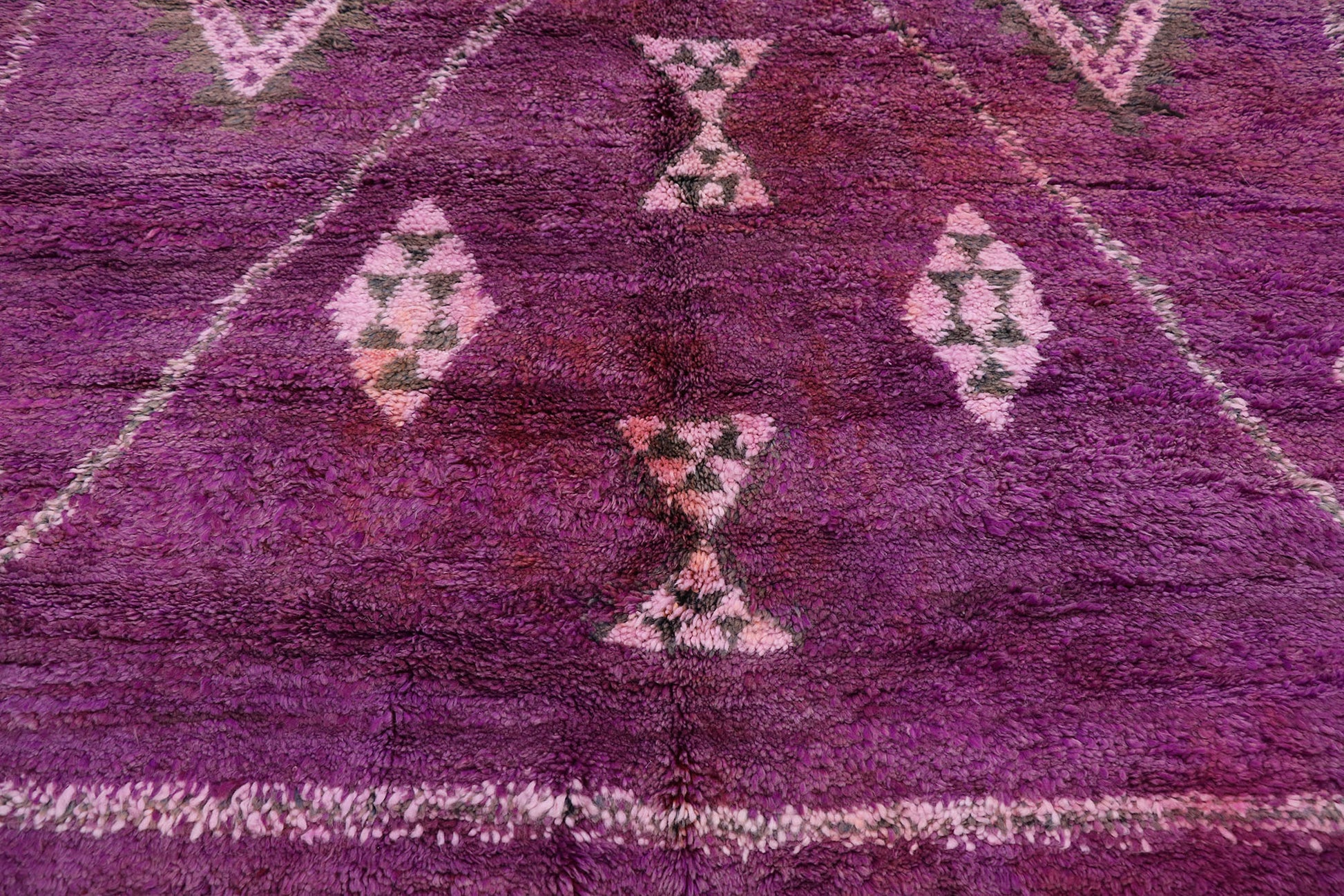 6 x 10 Vintage Purple Beni Mrirt Moroccan Rug 21223