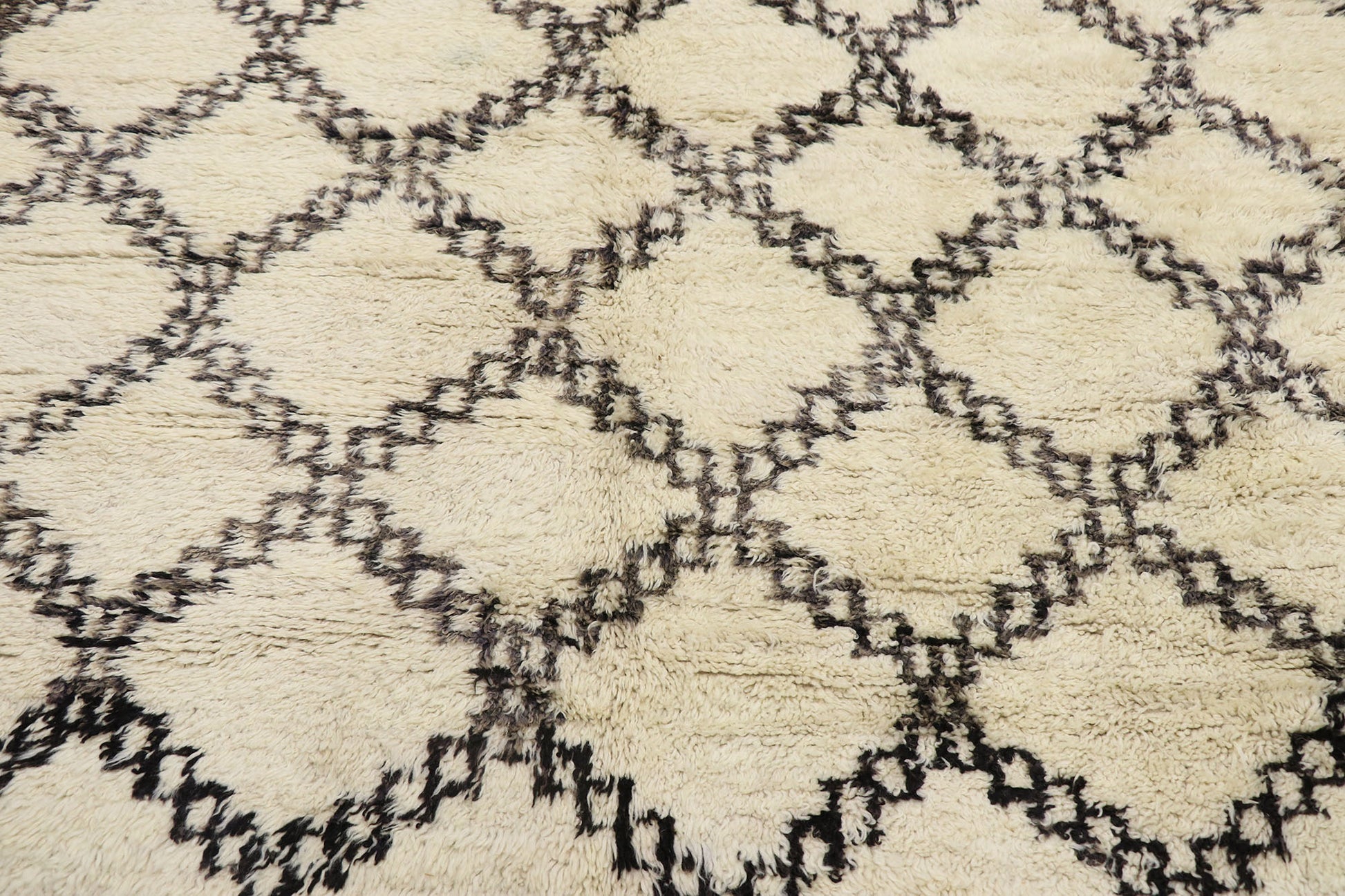 6 x 11 Vintage Moroccan Beni Ourain Rug 21366