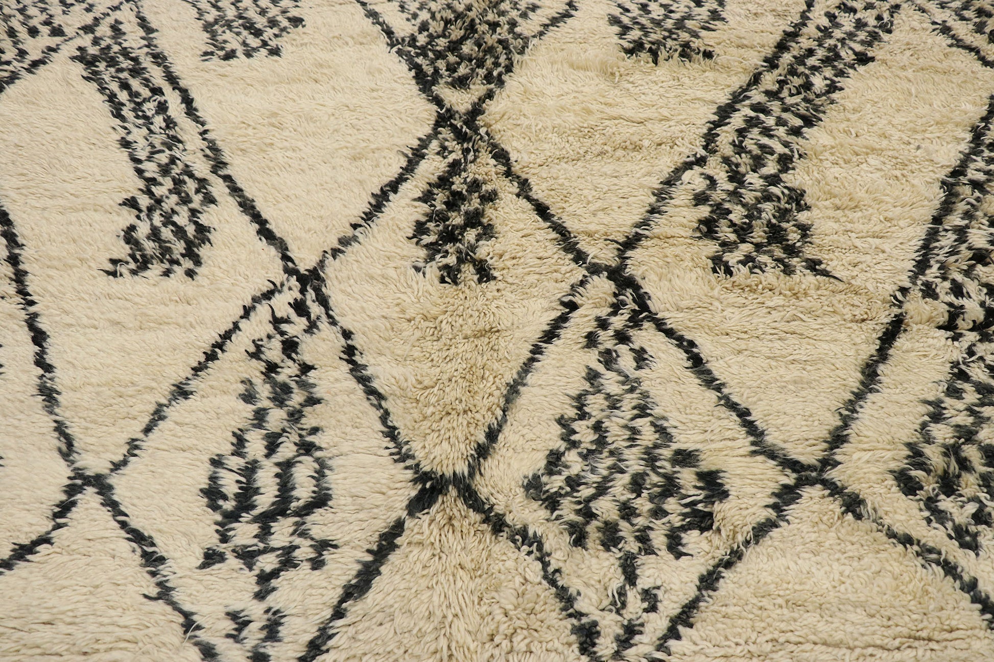 7 x 10 Vintage Moroccan Beni Ourain Rug 21368