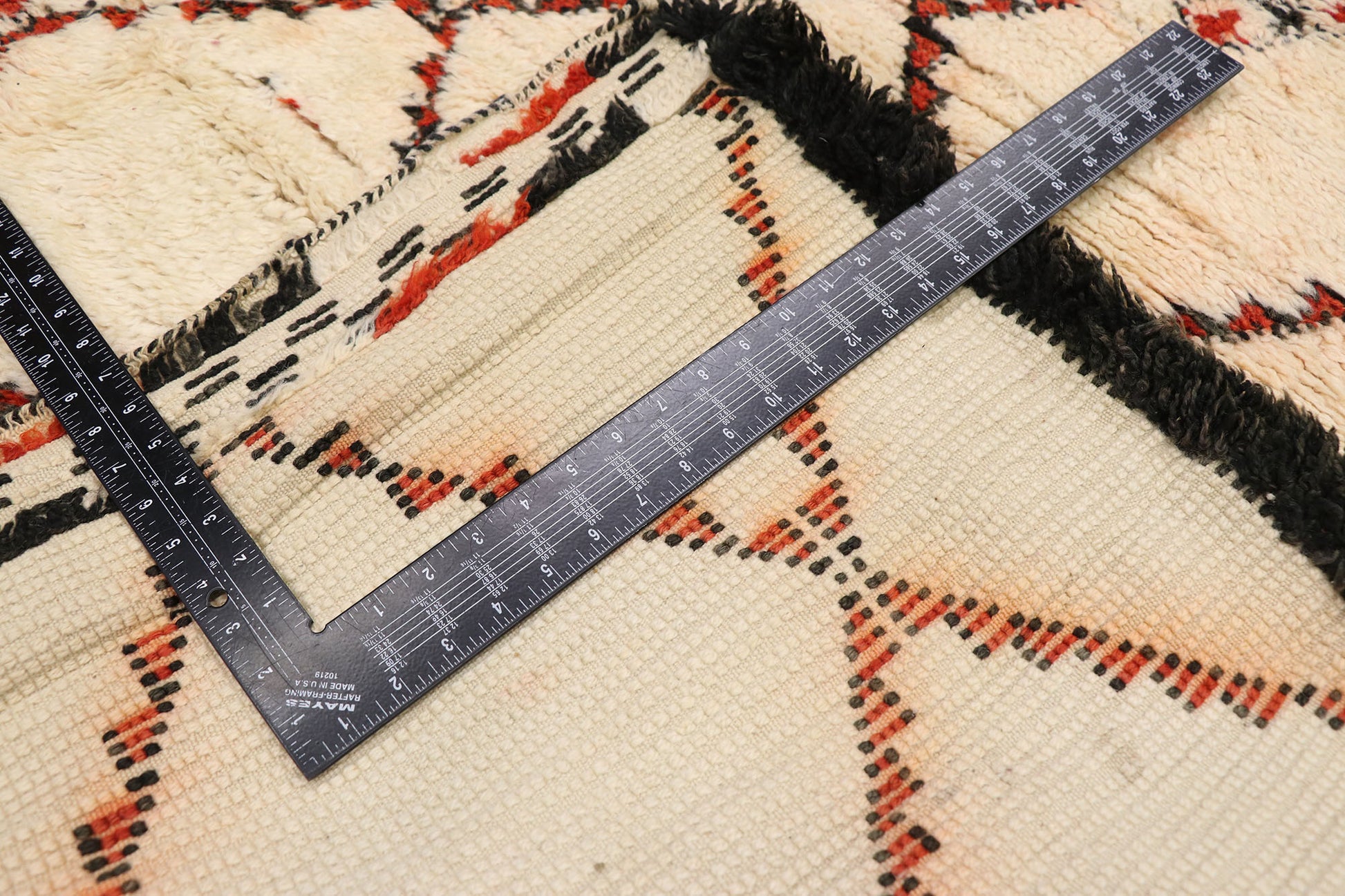 6 x 10 Vintage Moroccan Beni Ourain Rug 21384