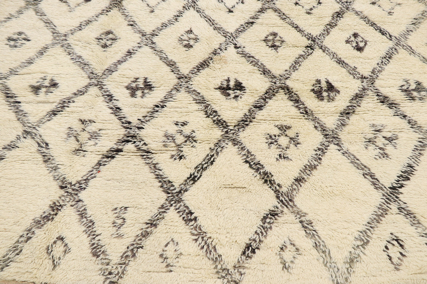 6 x 11 Vintage Moroccan Beni Ourain Rug 21389