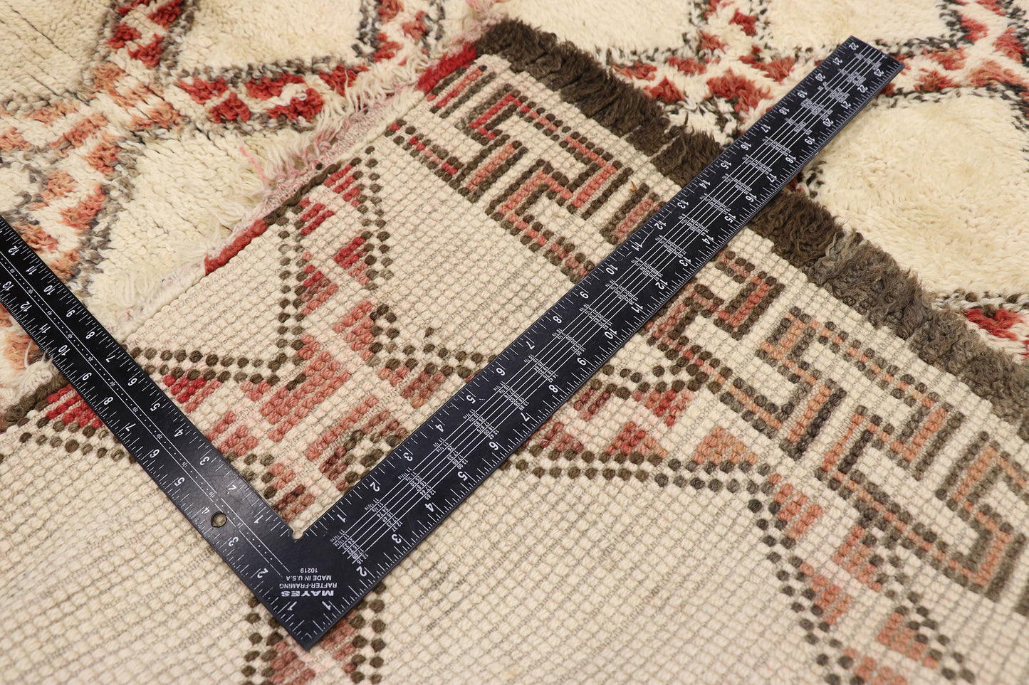 7 x 10 Vintage Moroccan Beni Ourain Rug 21411