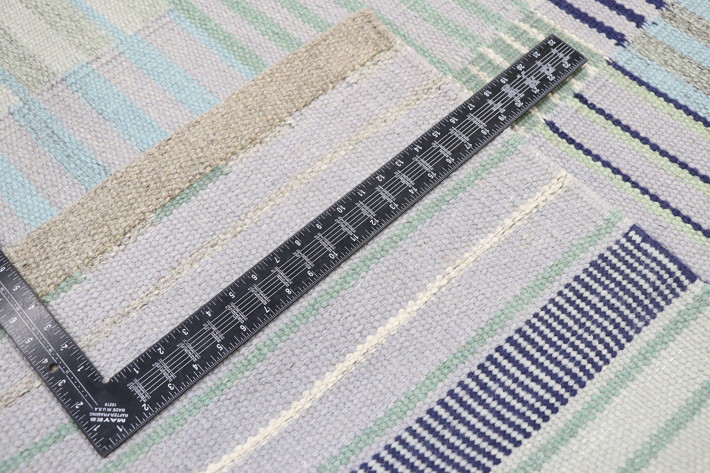 10 x 13 Swedish Inspired Kilim Rug 30636