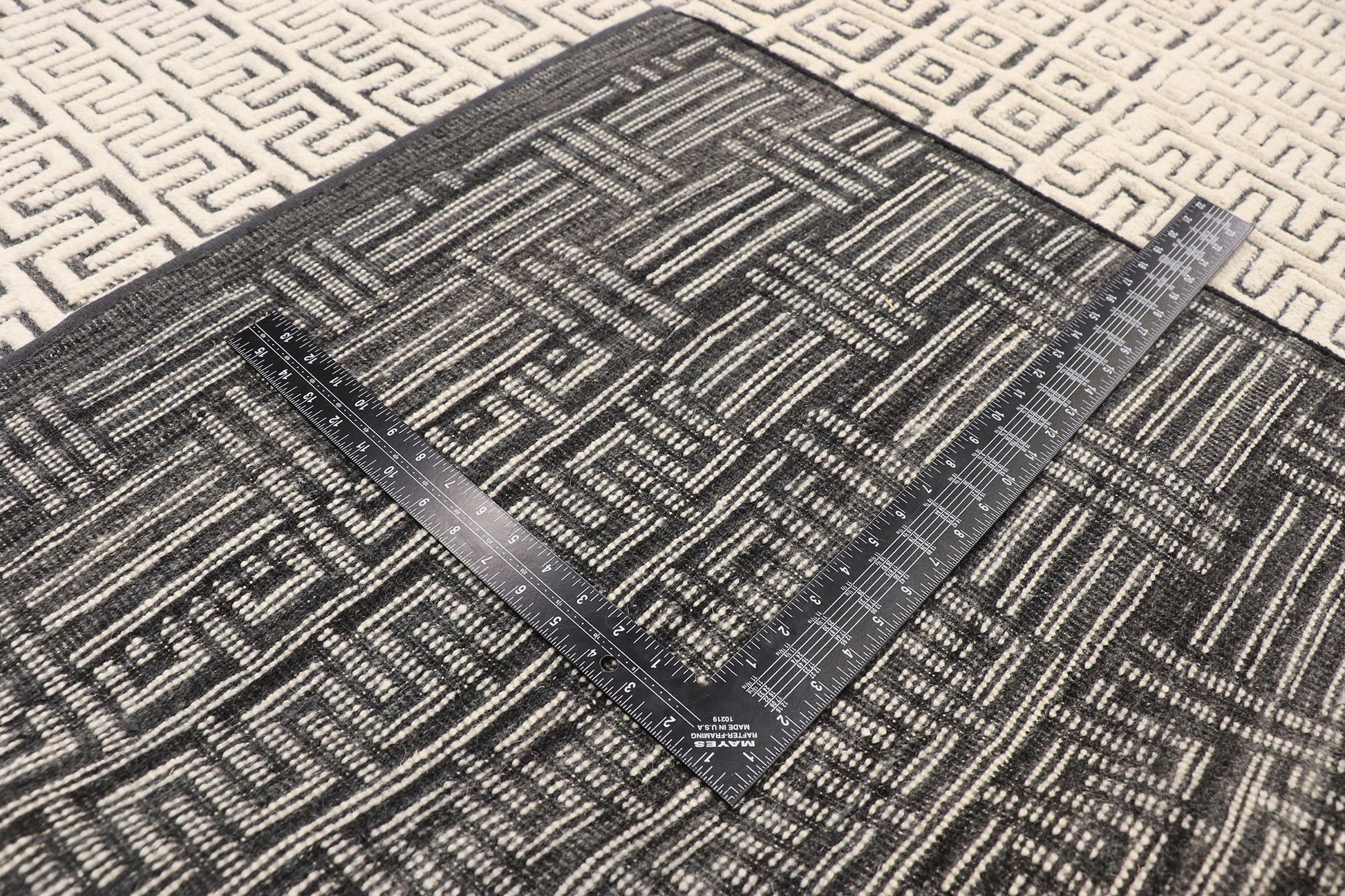 10 x 14 Contemporary Area Rug 30523