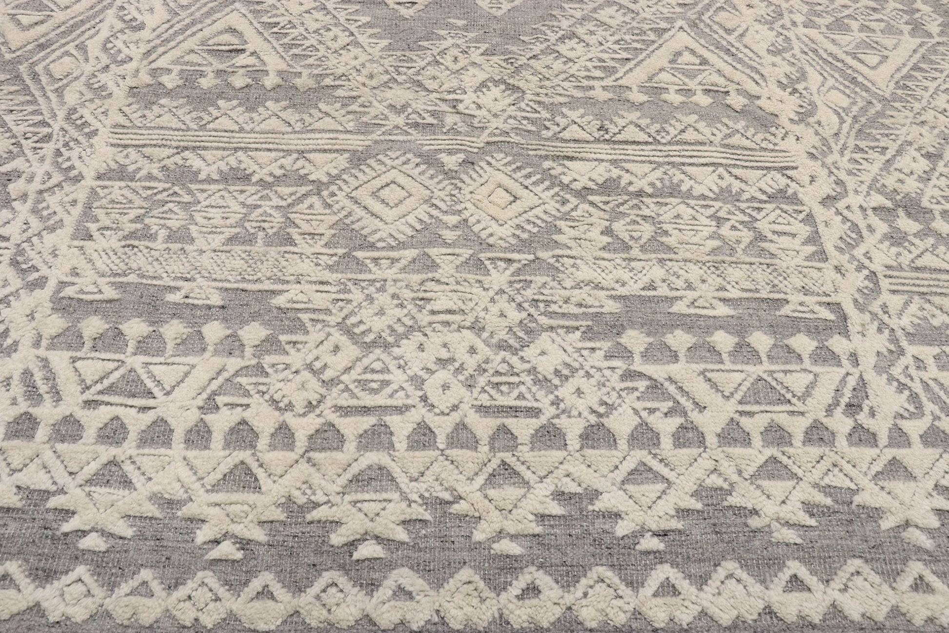 8 x 10 Contemporary High-Low Rug 30557