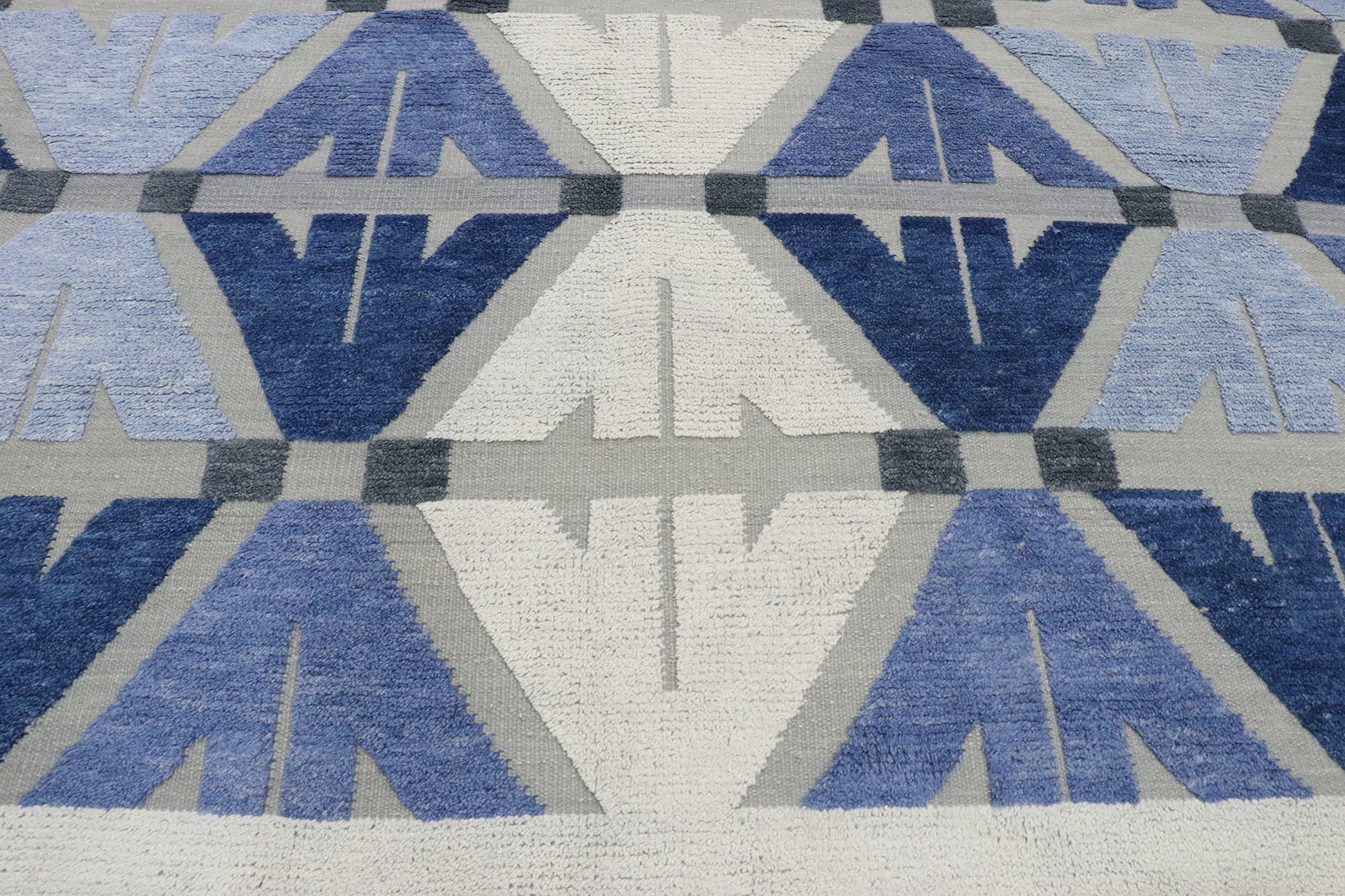 10 x 15 Geometric High-Low Rug 30558