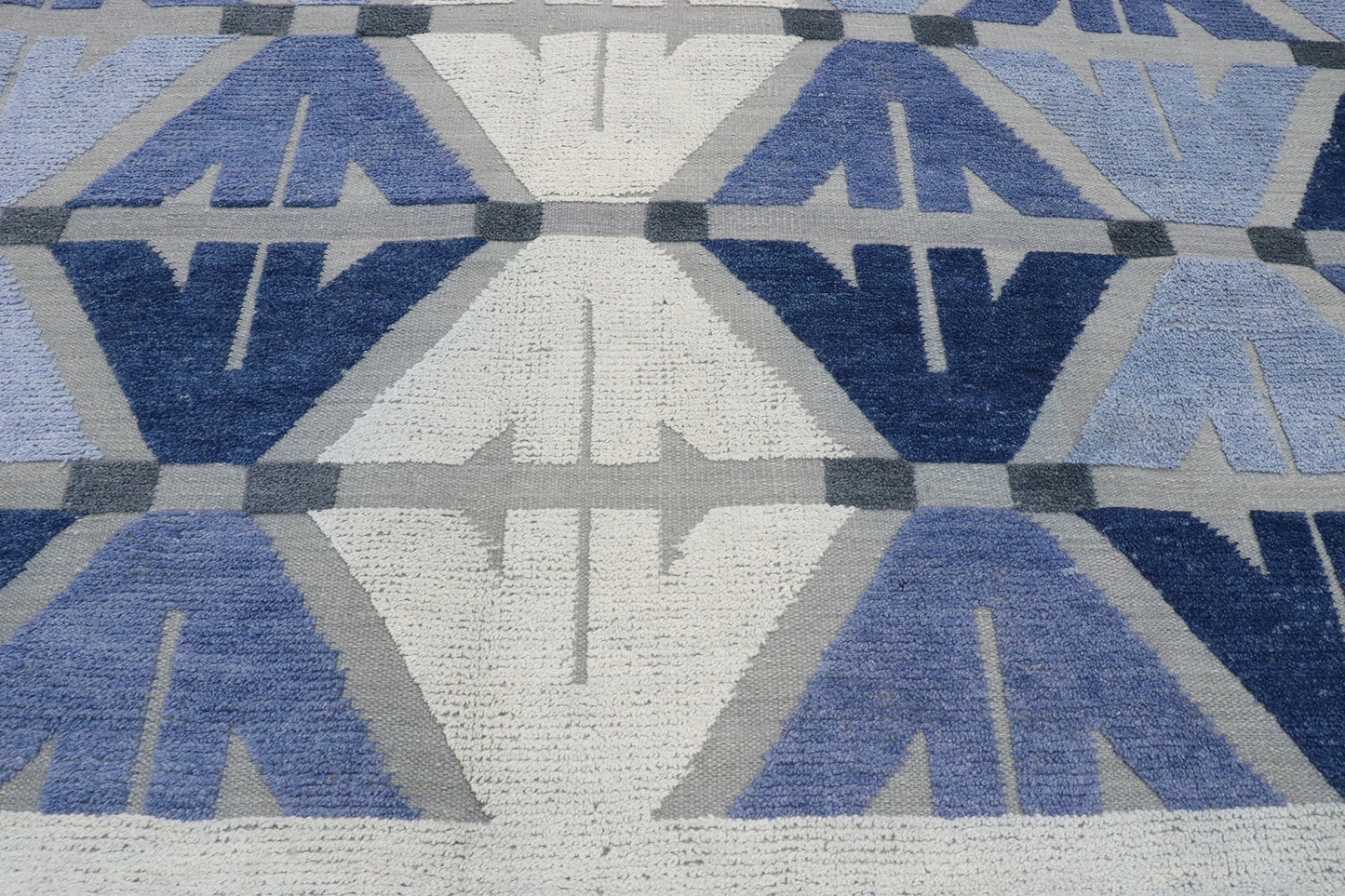 10 x 14 Geometric High-Low Rug 30559