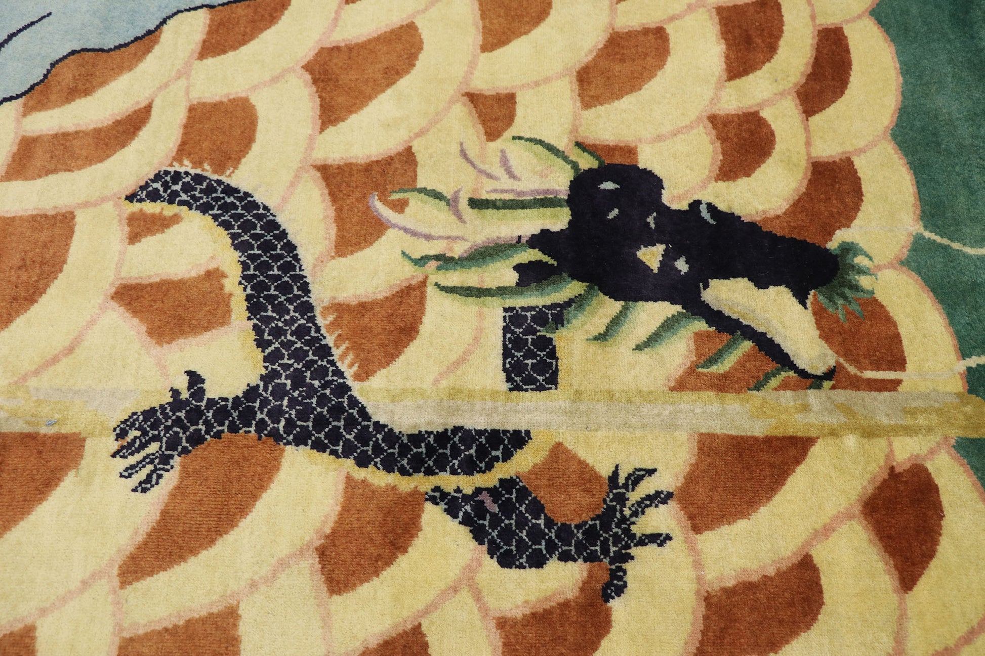 10 x 13 Contemporary Chinese Dragon Pictorial Rug 30638