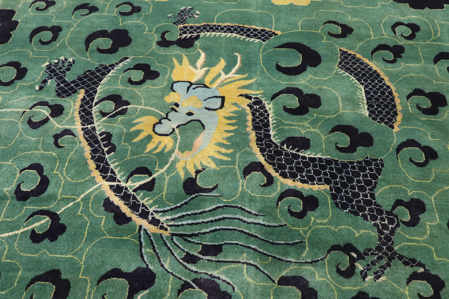 10 x 13 Contemporary Chinese Dragon Pictorial Rug 30638