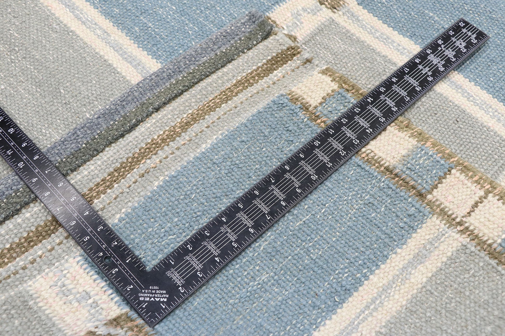 10 x 13 Swedish Inspired Kilim Rug 30650