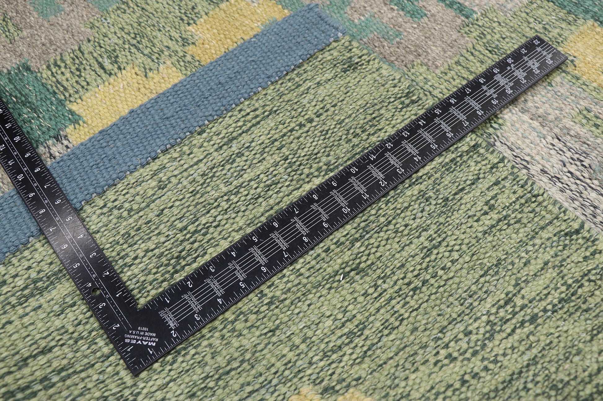 10 x 13 Swedish Inspired Kilim Rug 30667
