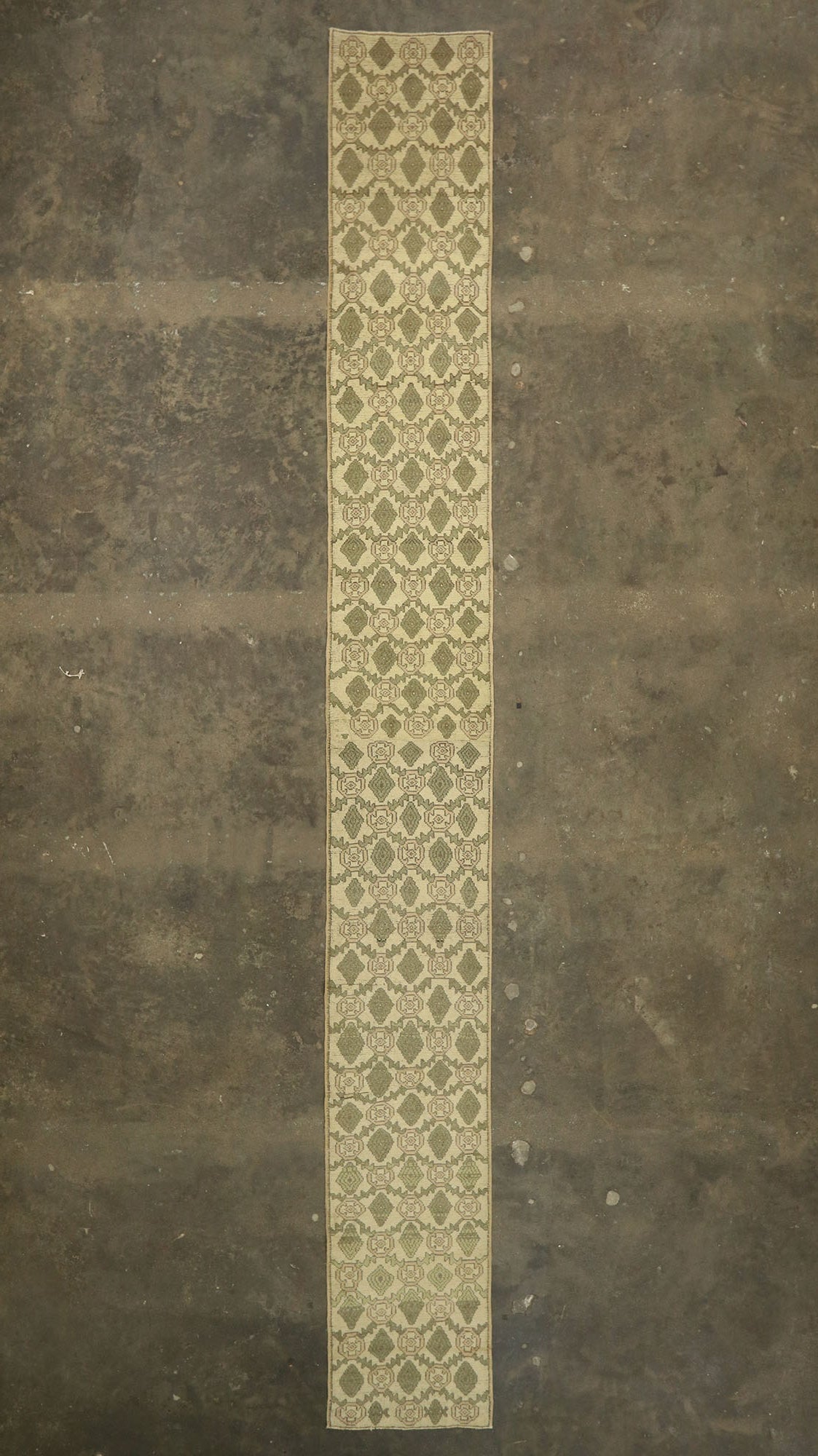 2 x 18 Vintage Turkish Oushak Rug 51048