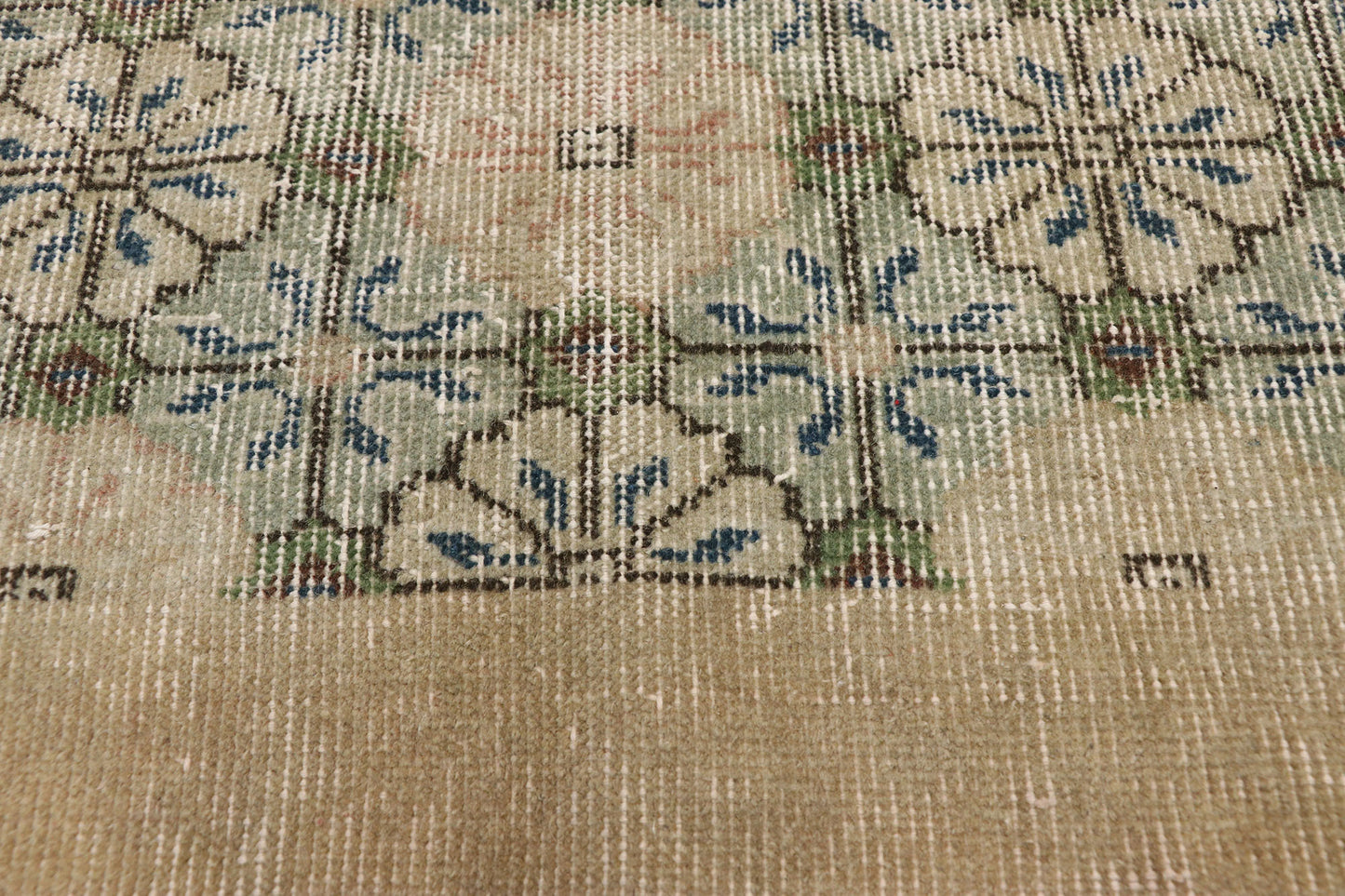 6 x 9 Zeki Muren Vintage Sivas Rug 52570